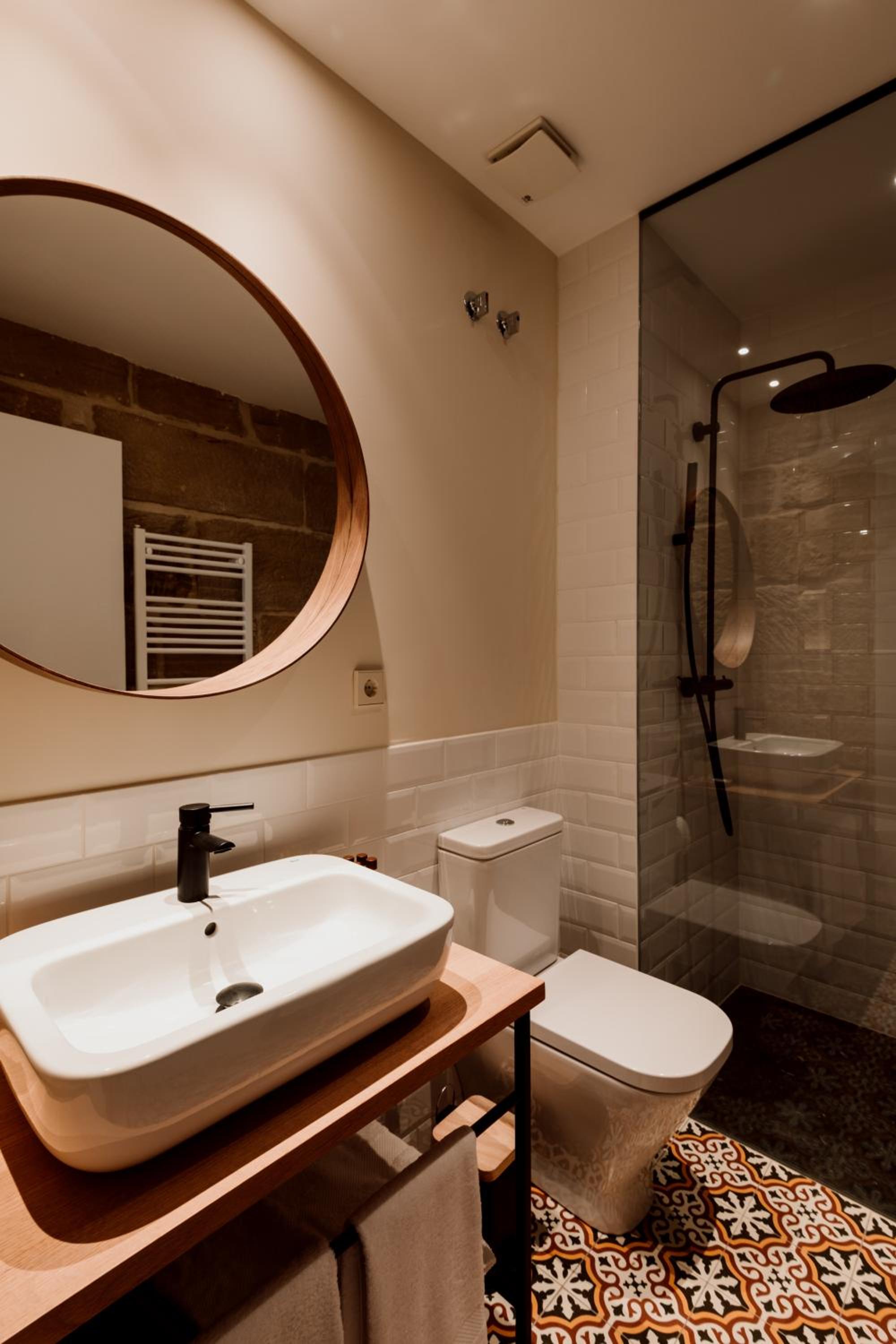 Twin Room with Private Bathroom photo 3