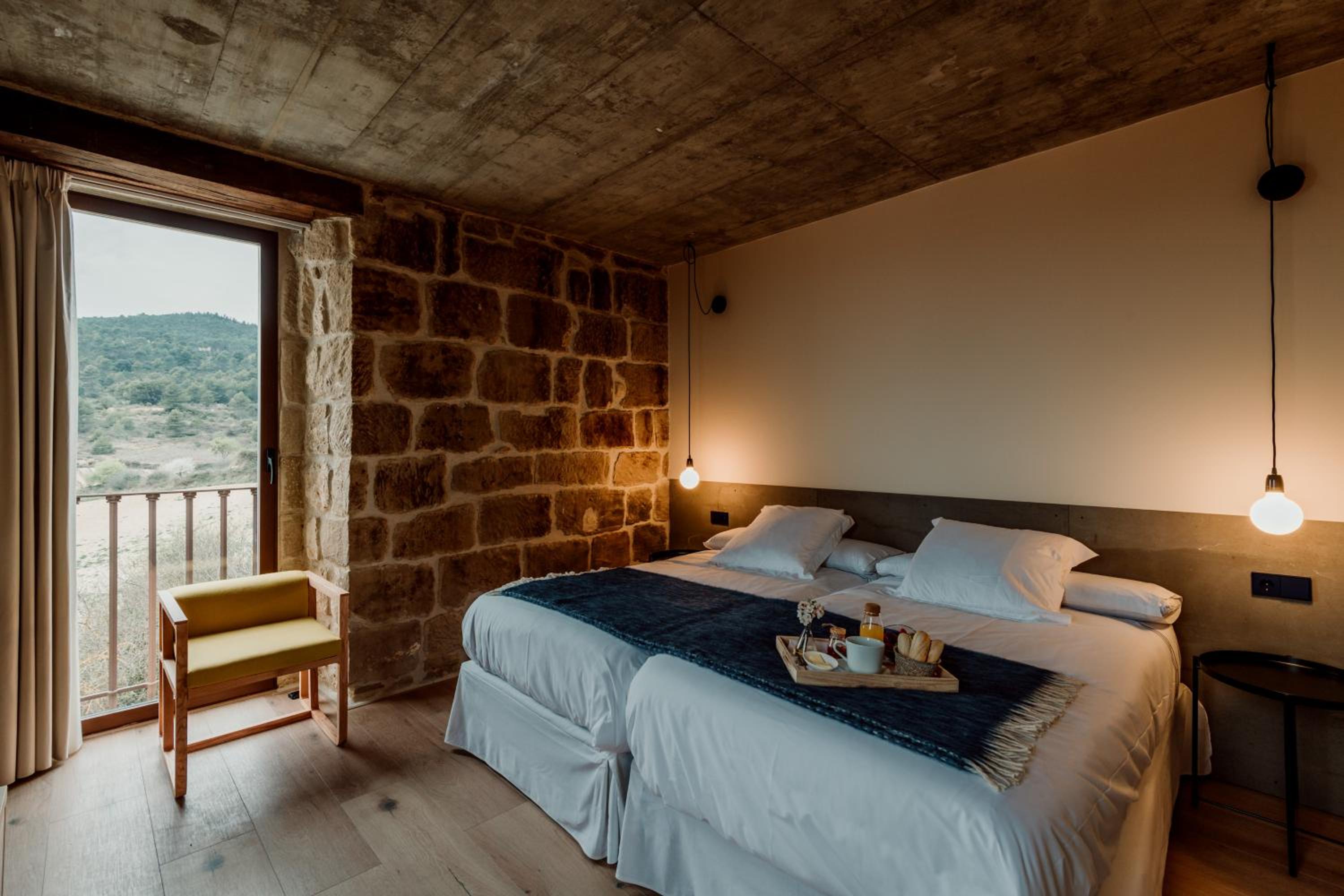 Twin Room with Private Bathroom photo 2