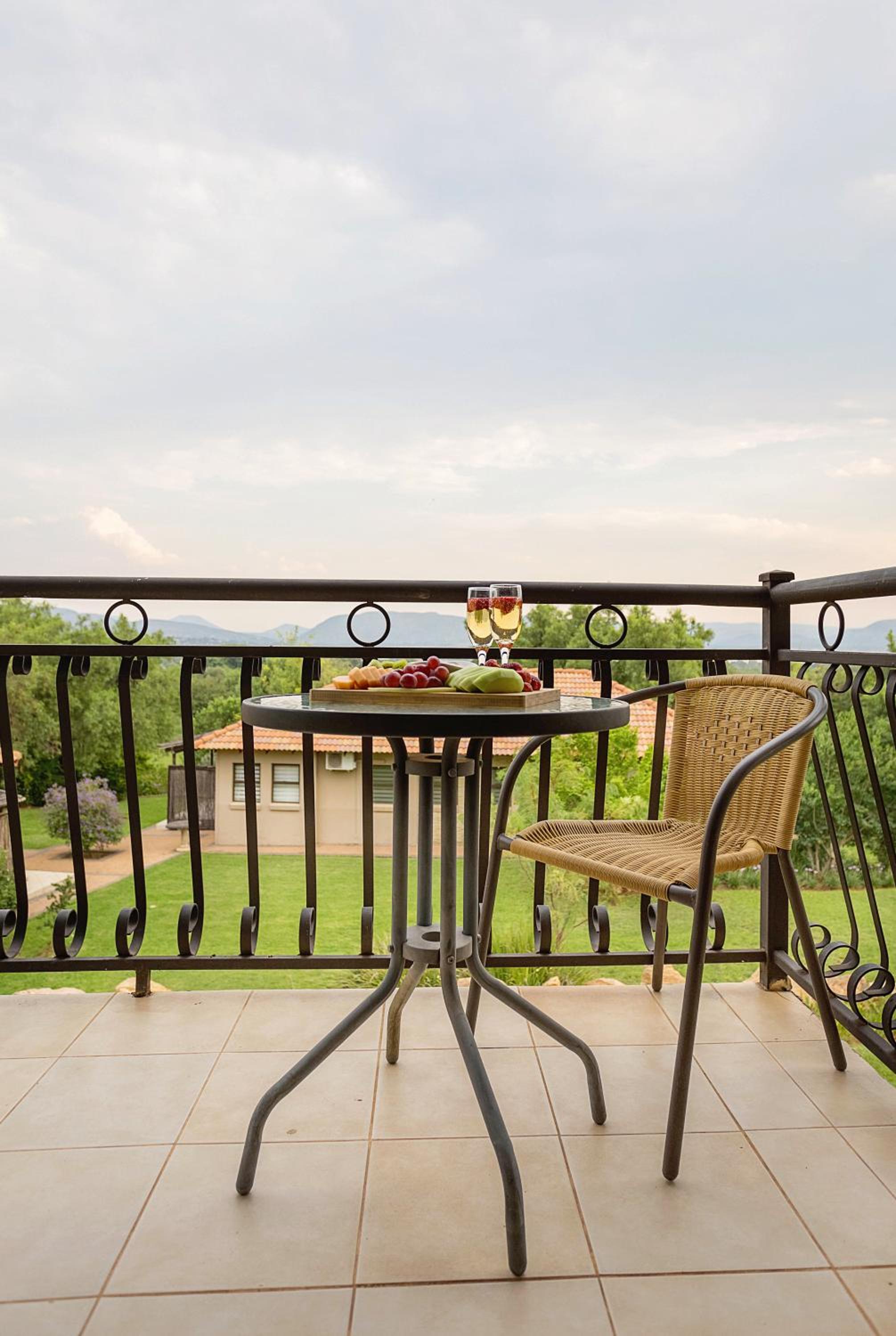 Suite with Lake View - Photo 6