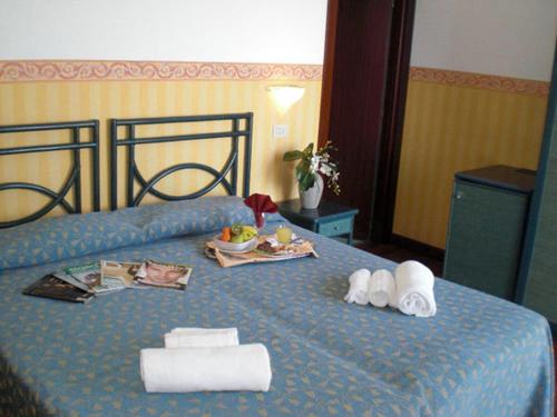Triple Room with Side Sea View