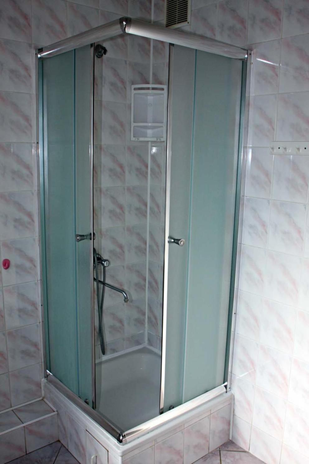 Quadruple Room with Shared Bathroom photo 3