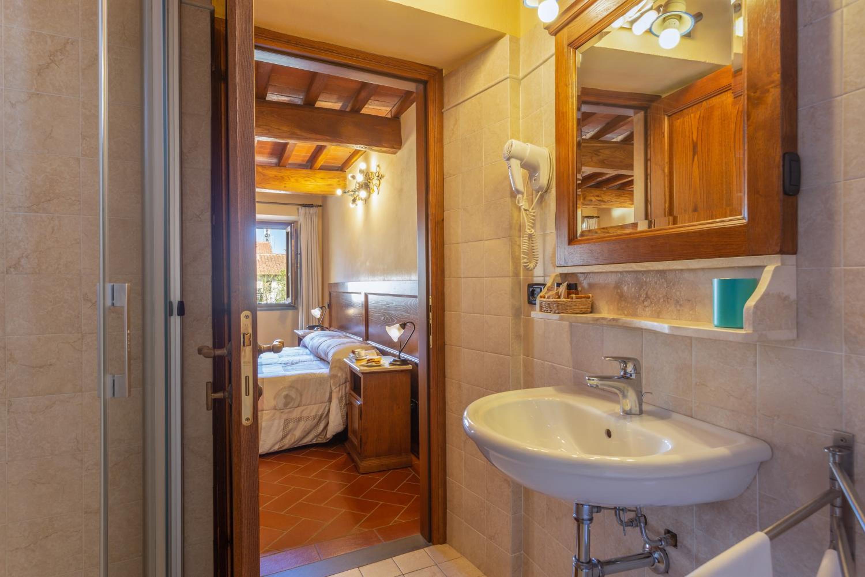 Double or Twin Room with City View photo 2