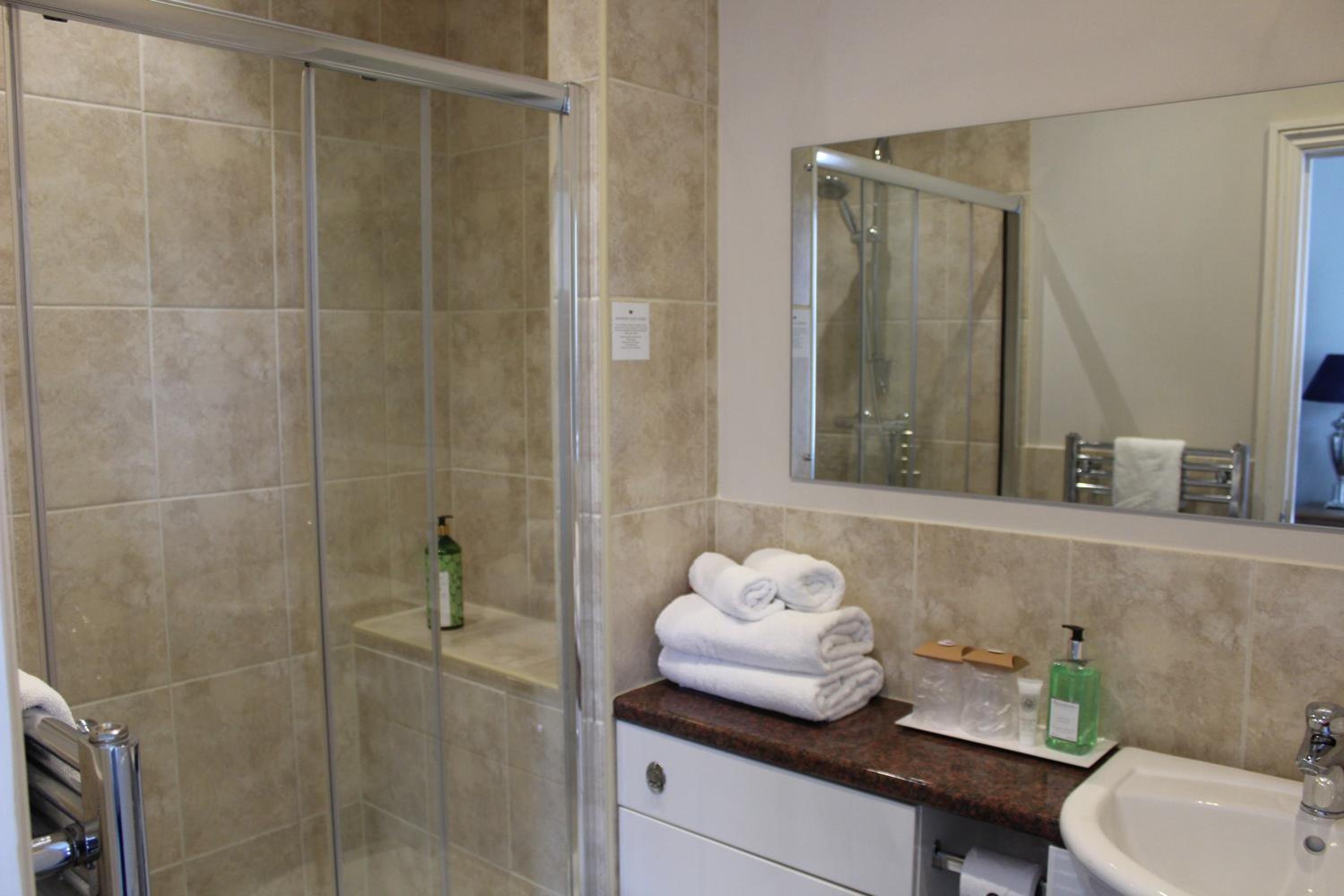 Large Double Room 2 - Photo 3