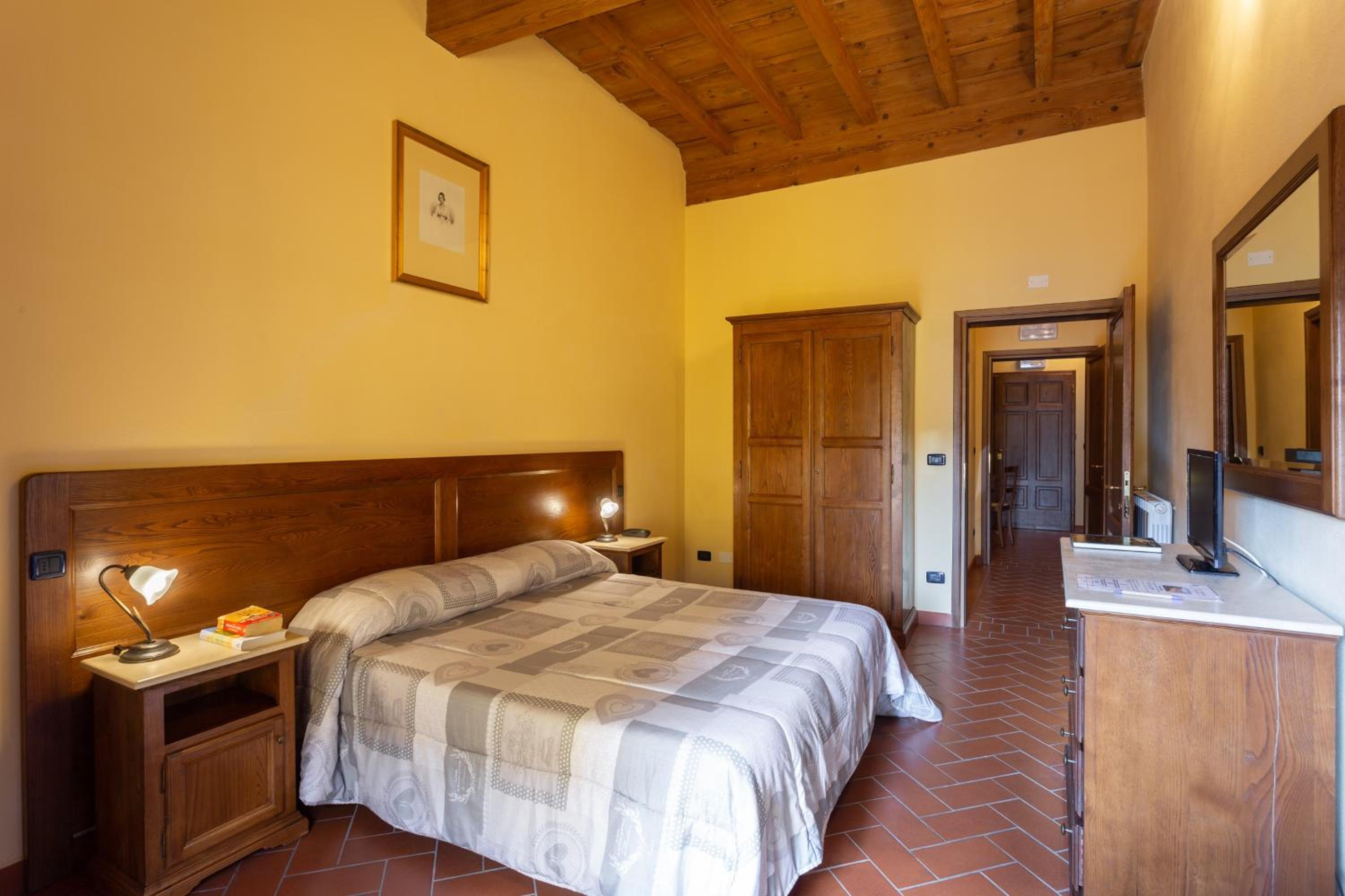 Double or Twin Room with City View photo 2