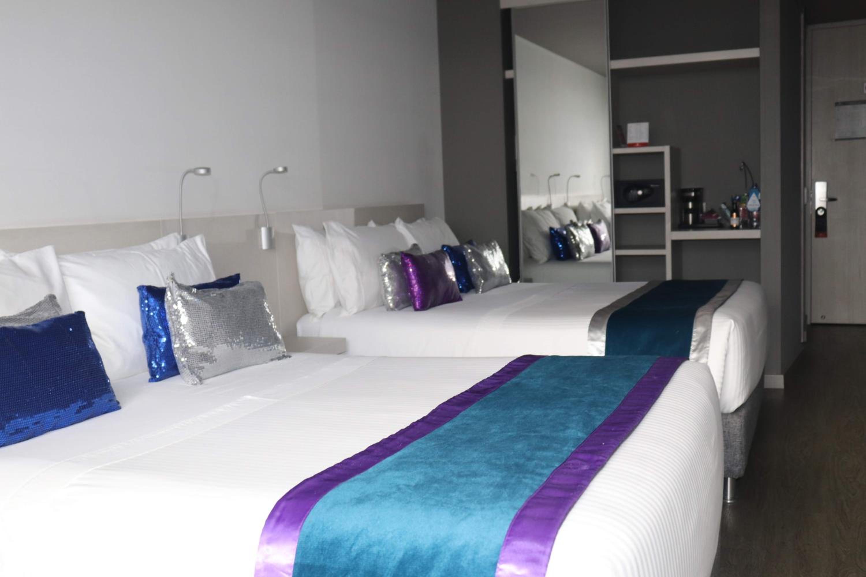 Queen Room with 2 Queen Beds photo 2