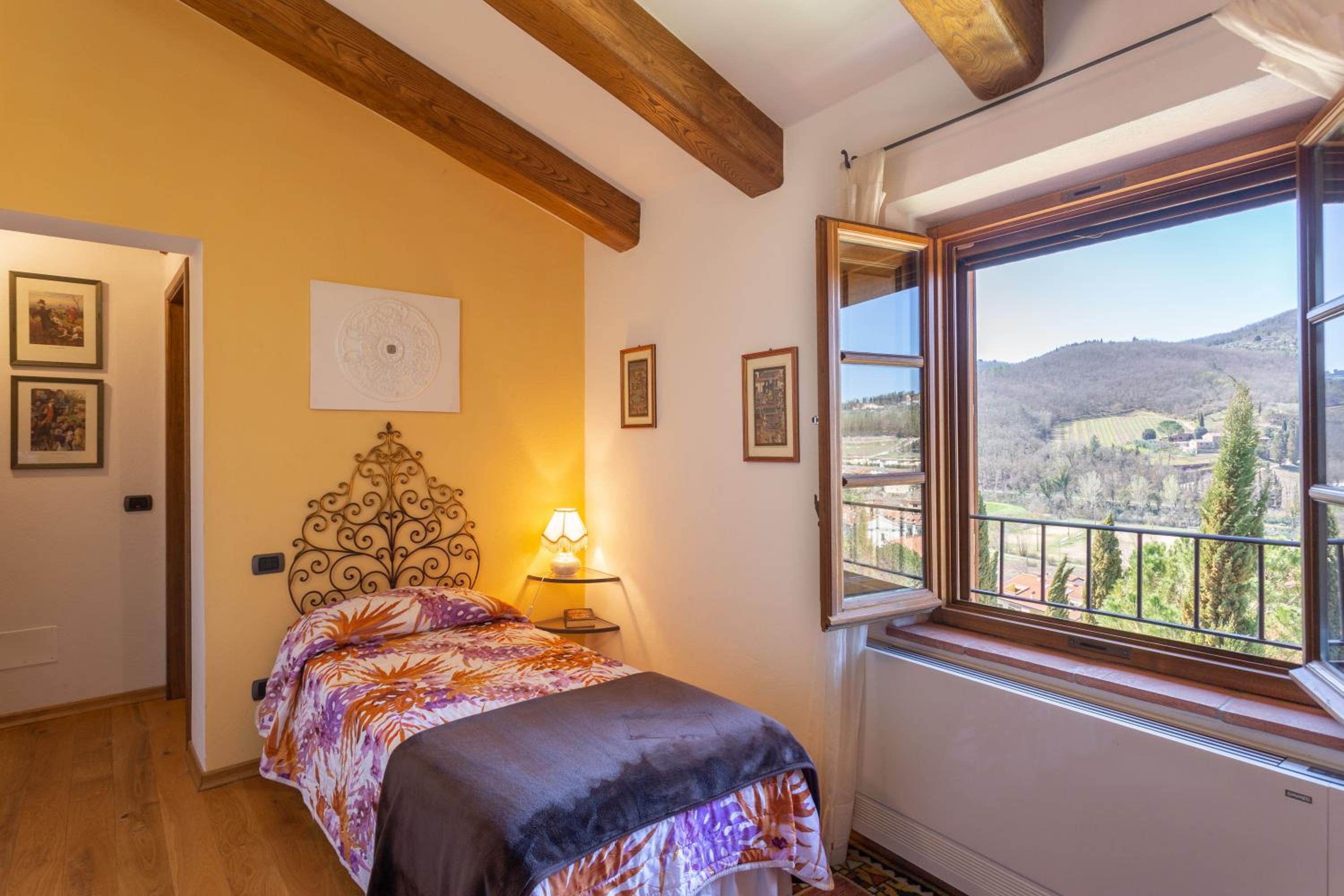 Twin Room with Private Bathroom photo 1