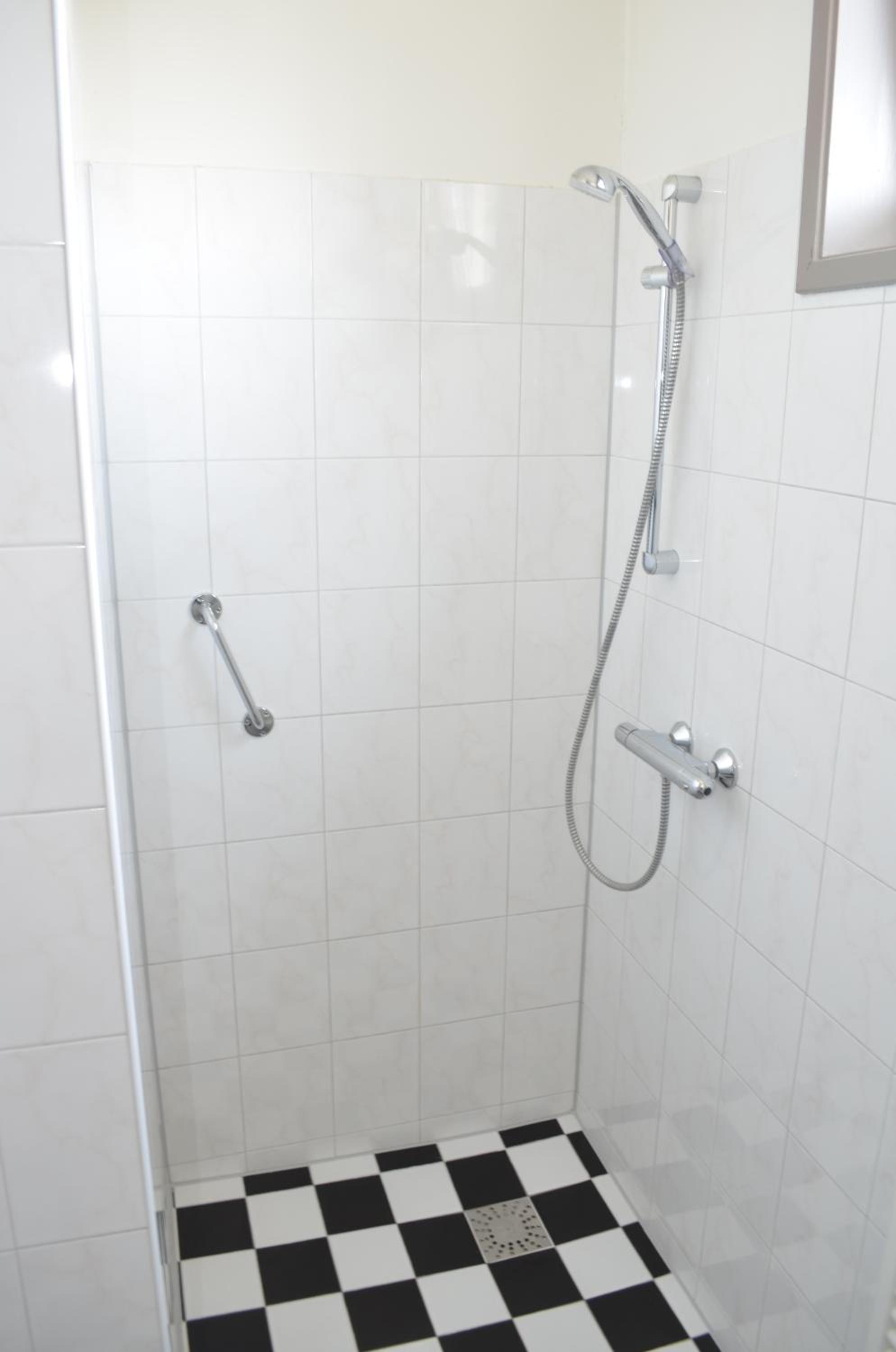 Twin Room - Photo 6