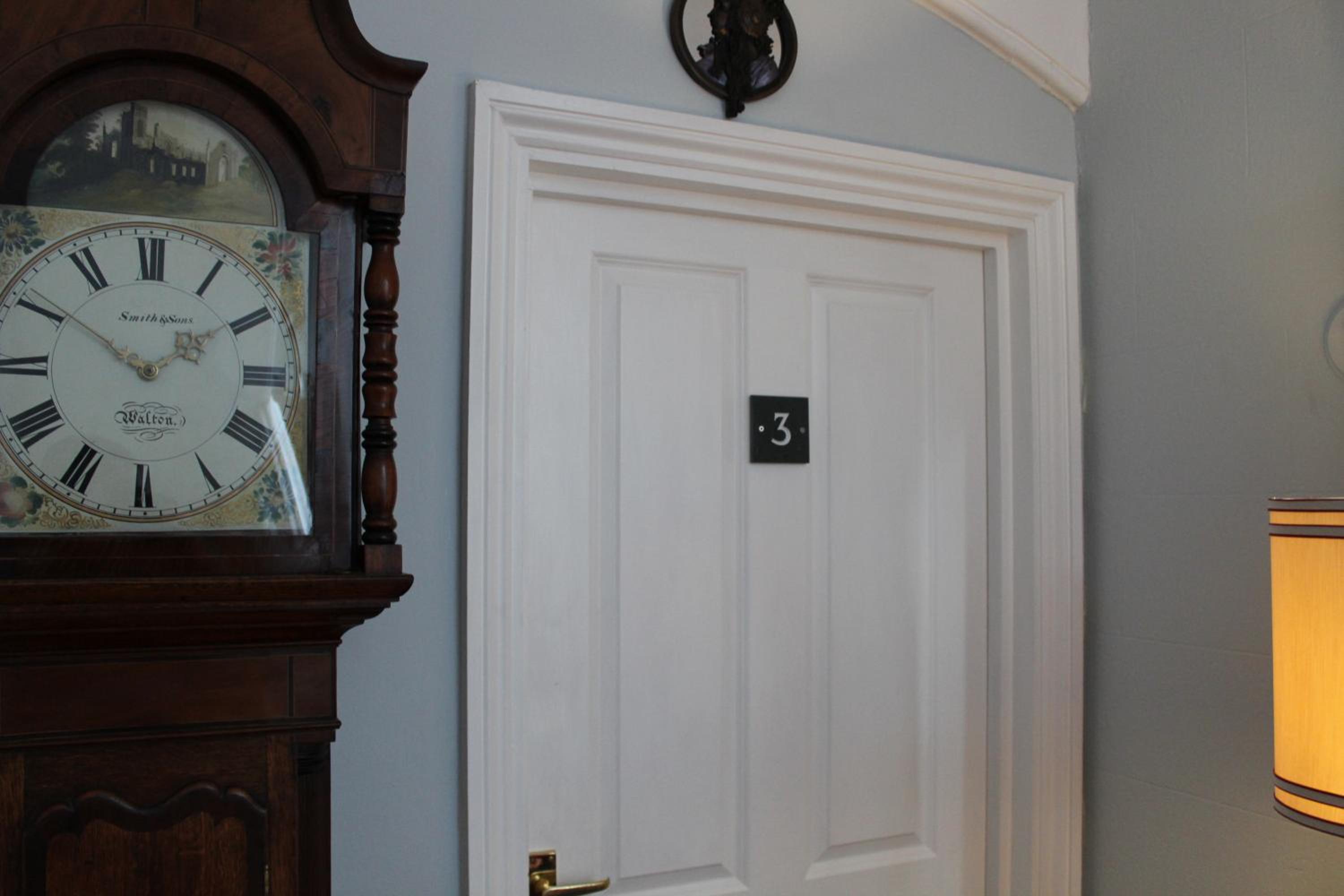 Large Double Room 2 - Photo 6