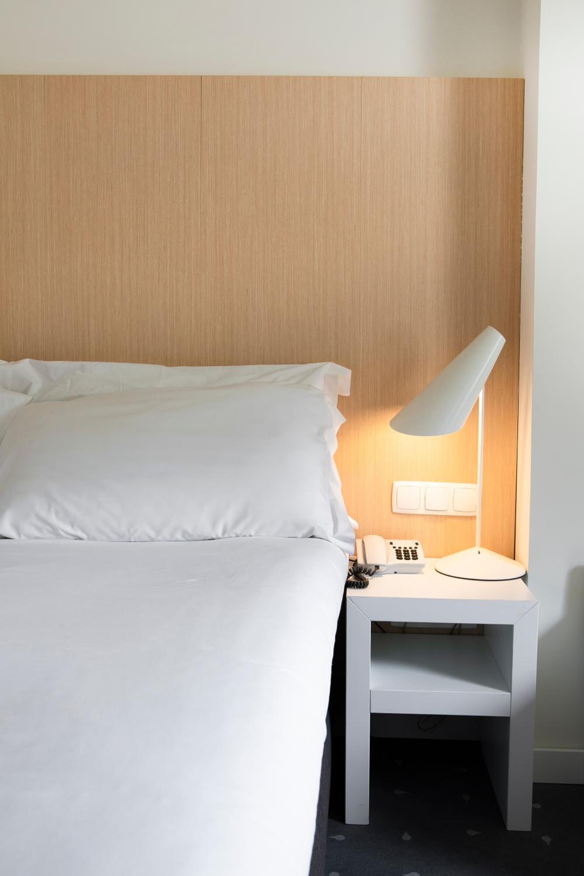 Twin Room - Photo 2
