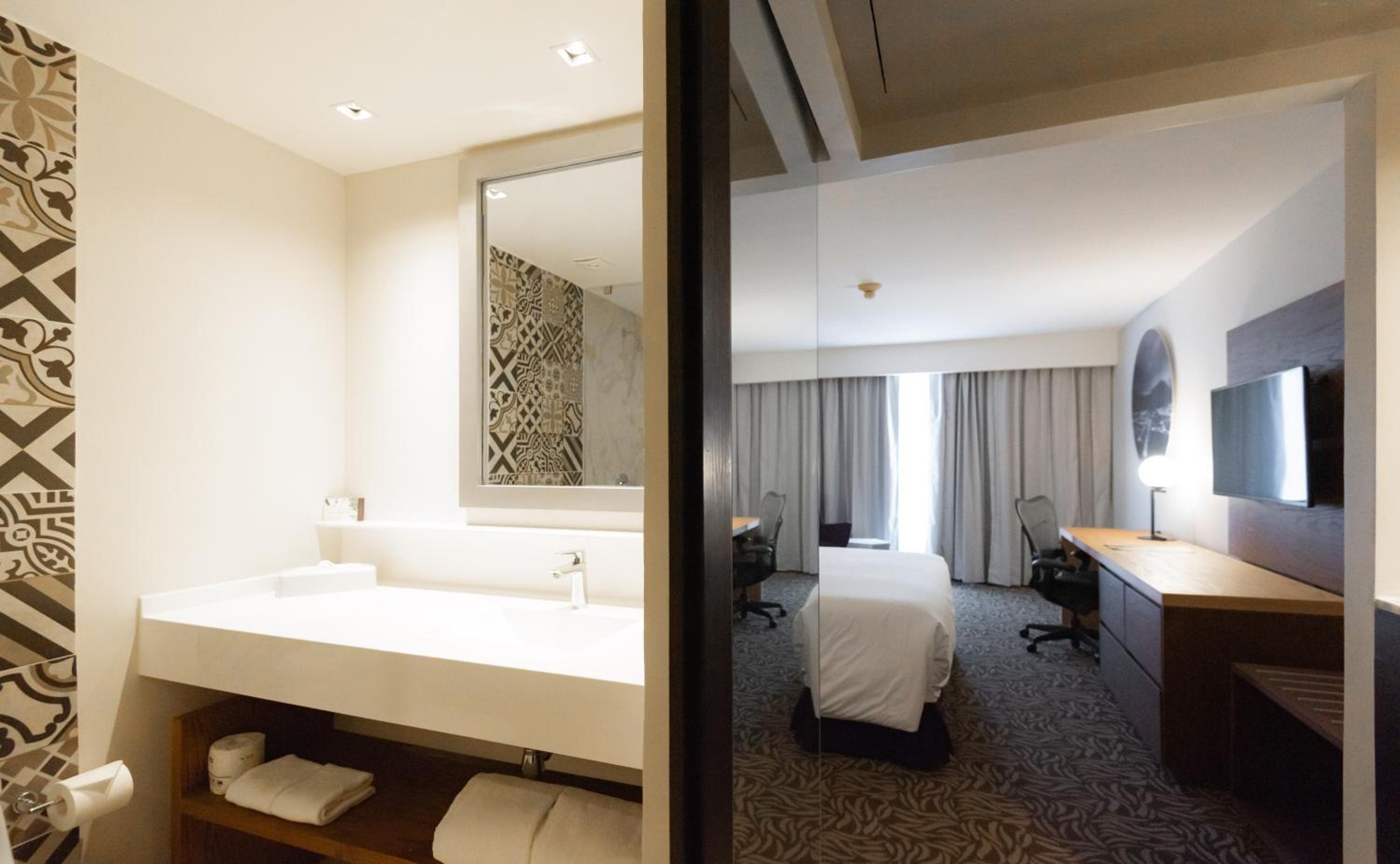 Superior Double Room with Two Double Beds - Photo 5