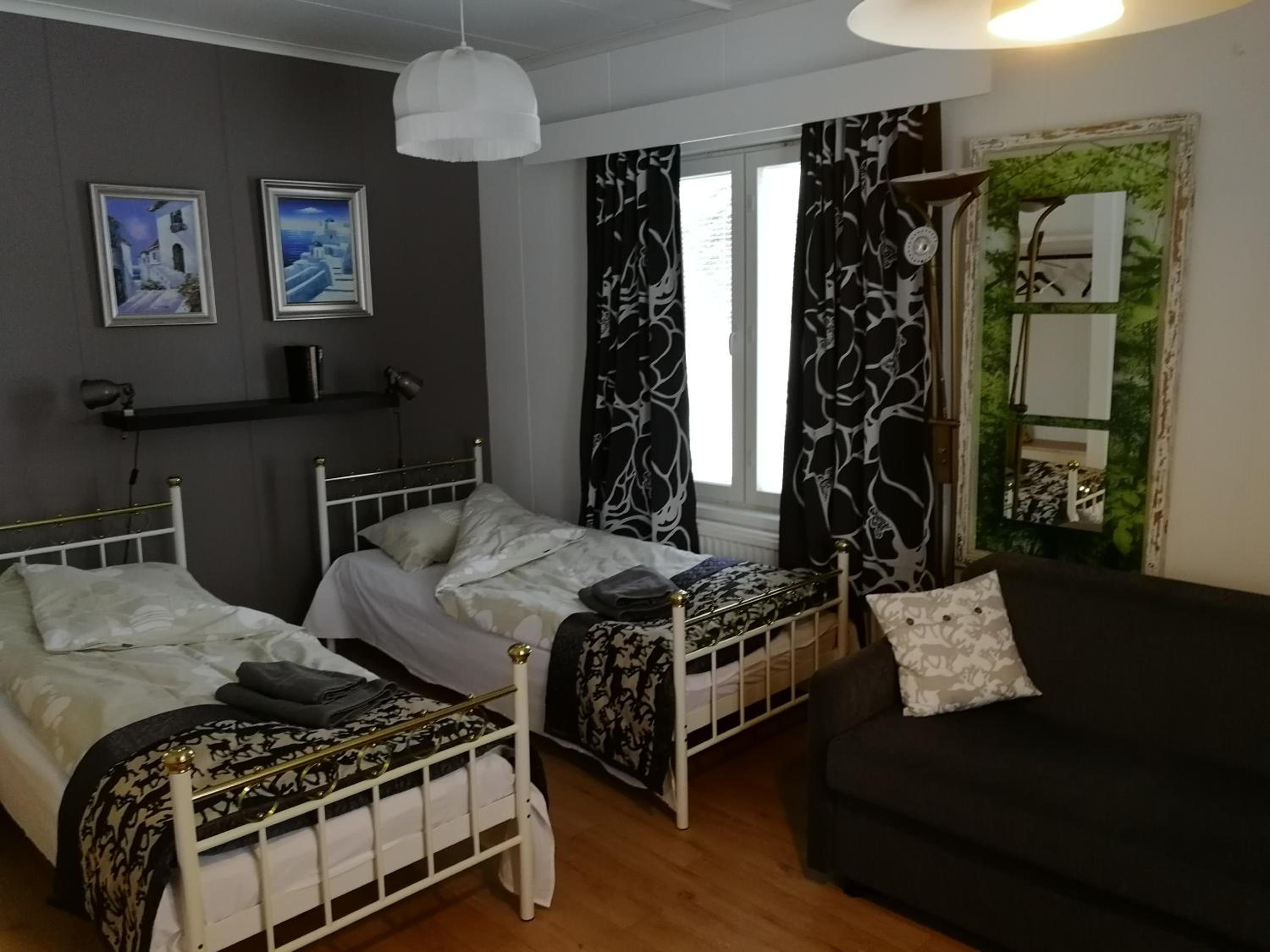 Economy Triple Room with Shared Bathroom photo 1