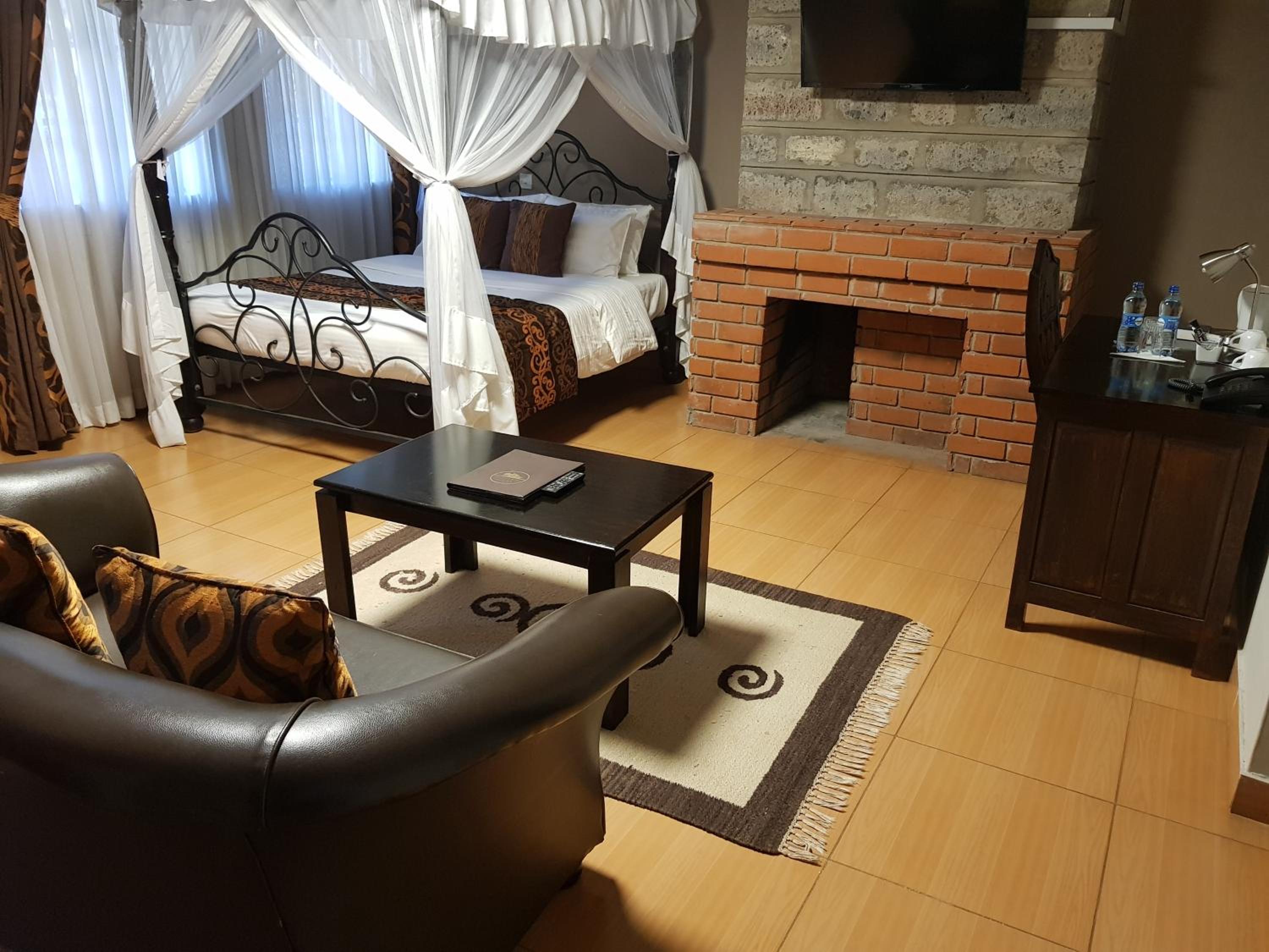 Honeymoon Suite with Fireplace photo 3