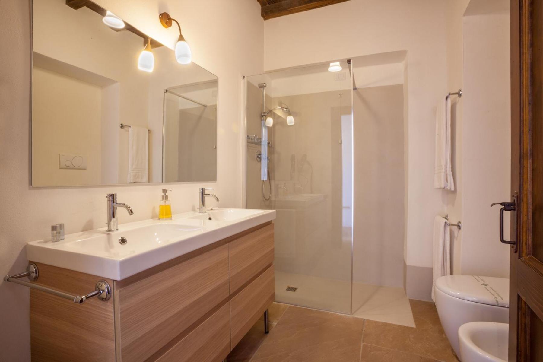 Suite with Mountain View - Photo 11