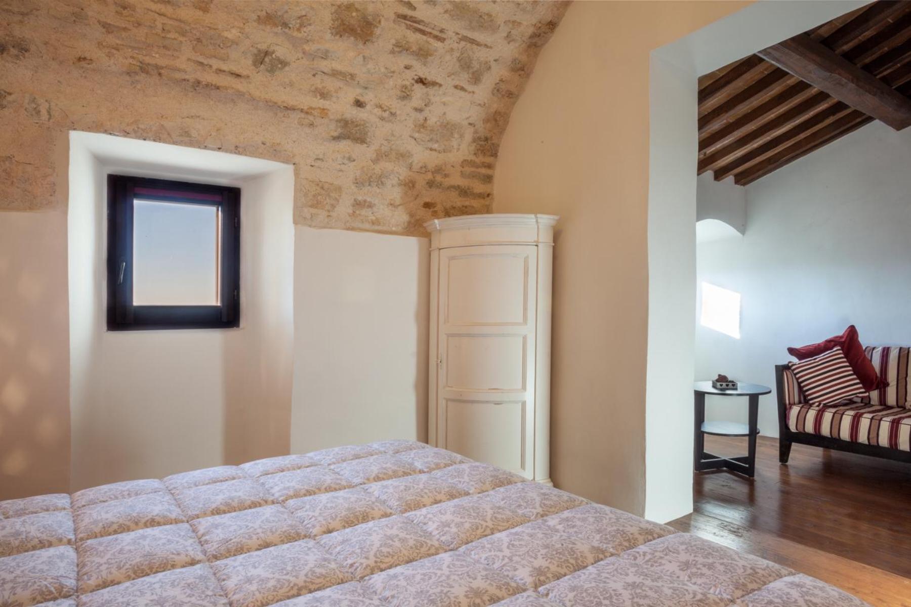 Suite with Mountain View - Photo 27
