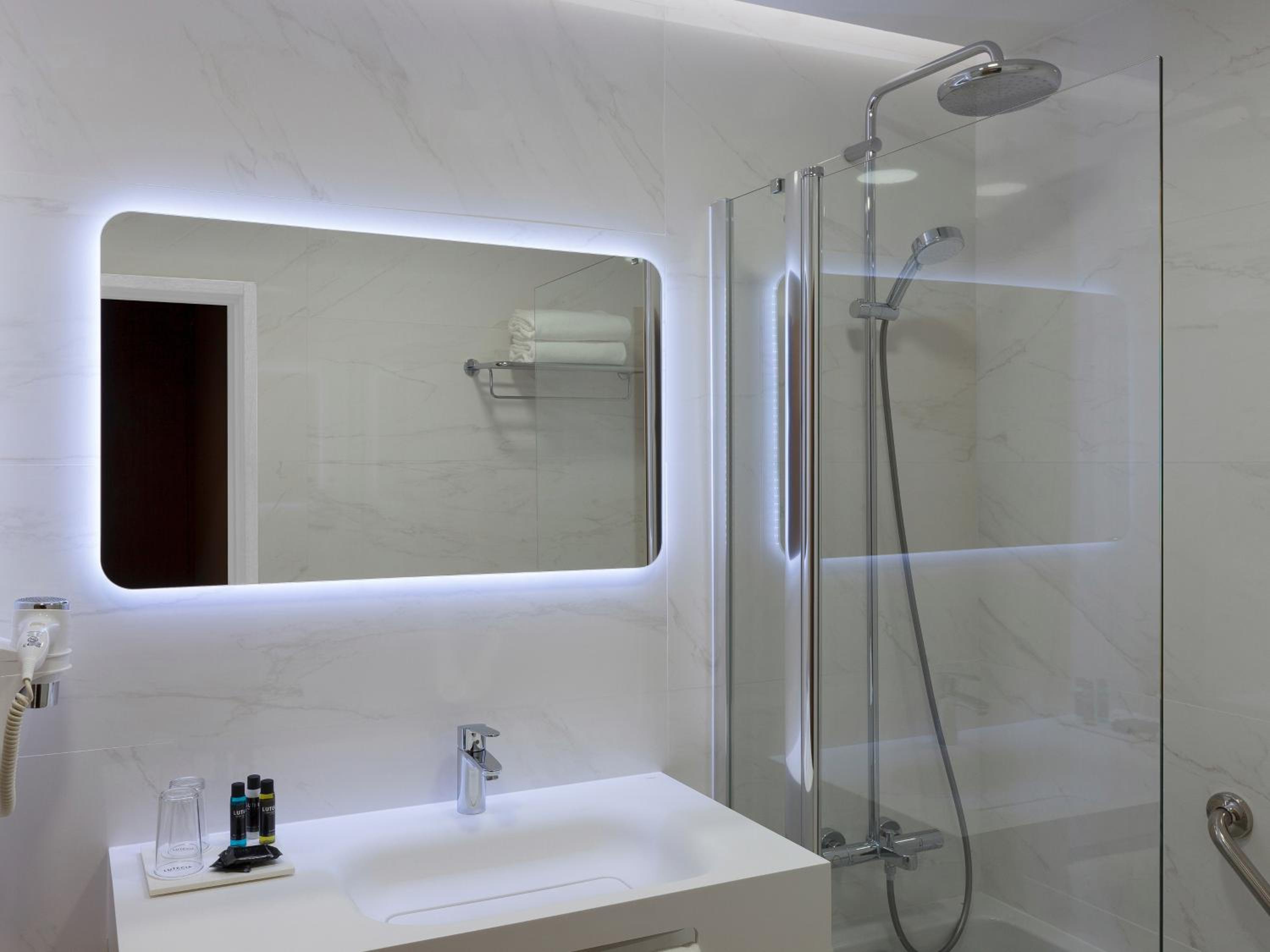 Standard Double or Twin Room - Photo 7