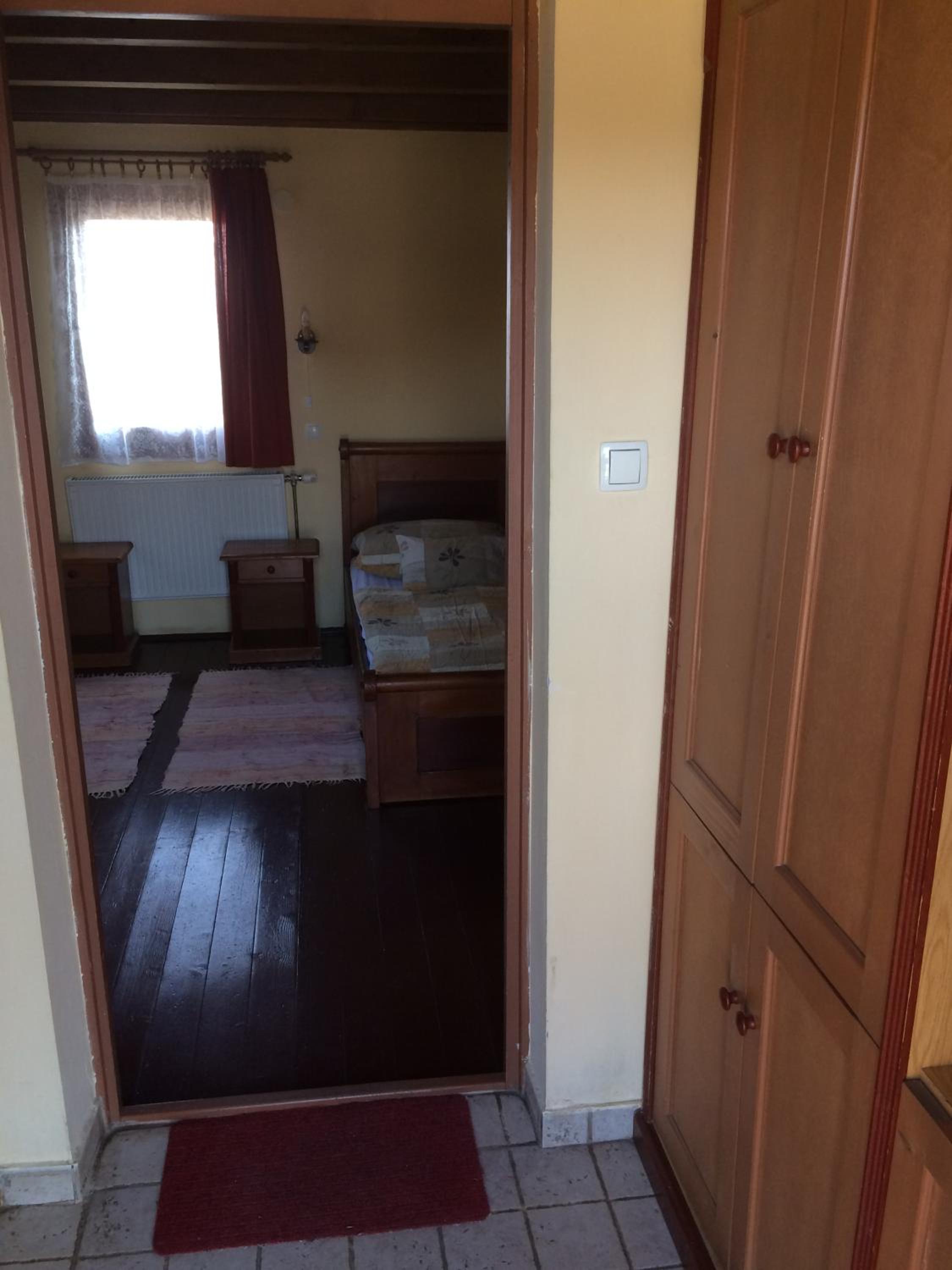Twin Room with Private Bathroom - Photo 1