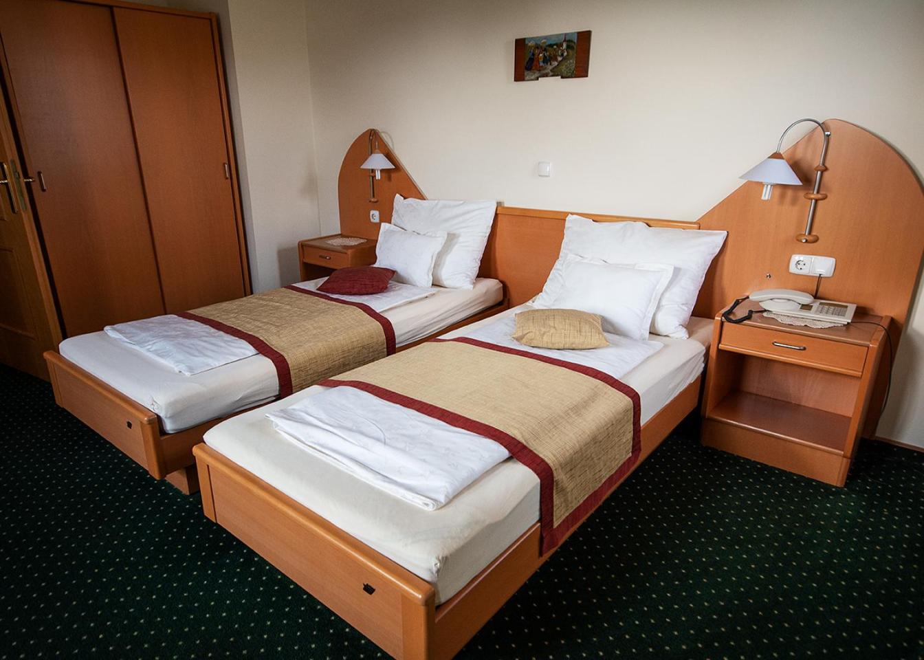Double or Twin Room - Photo 3