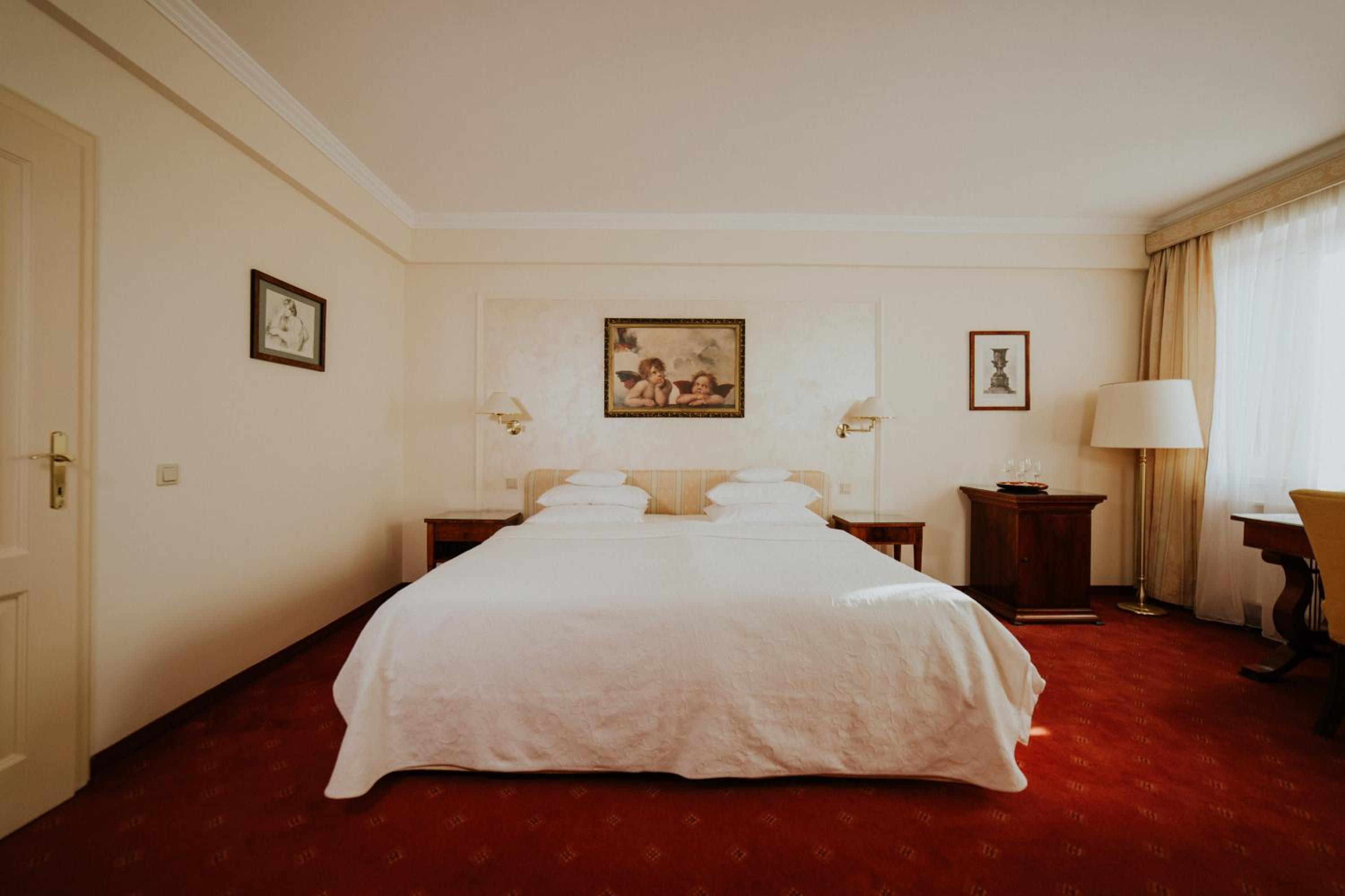 One-Bedroom Apartment - Photo 1
