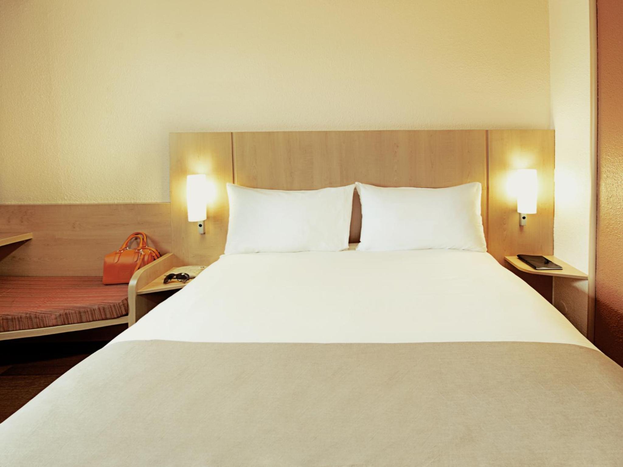 Double Room, Multiple Beds thumbnail 6