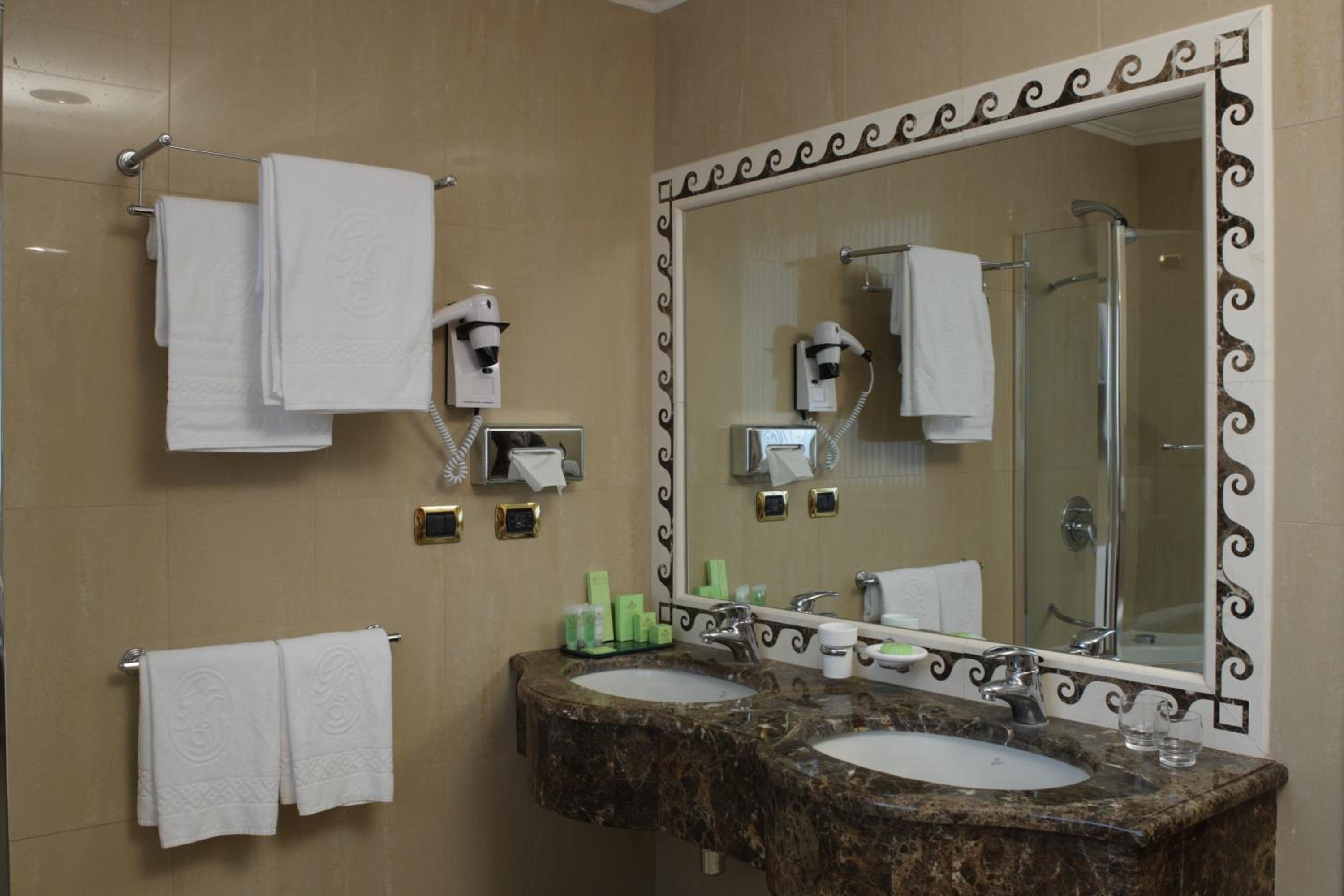 Superior Double Room - Photo 2