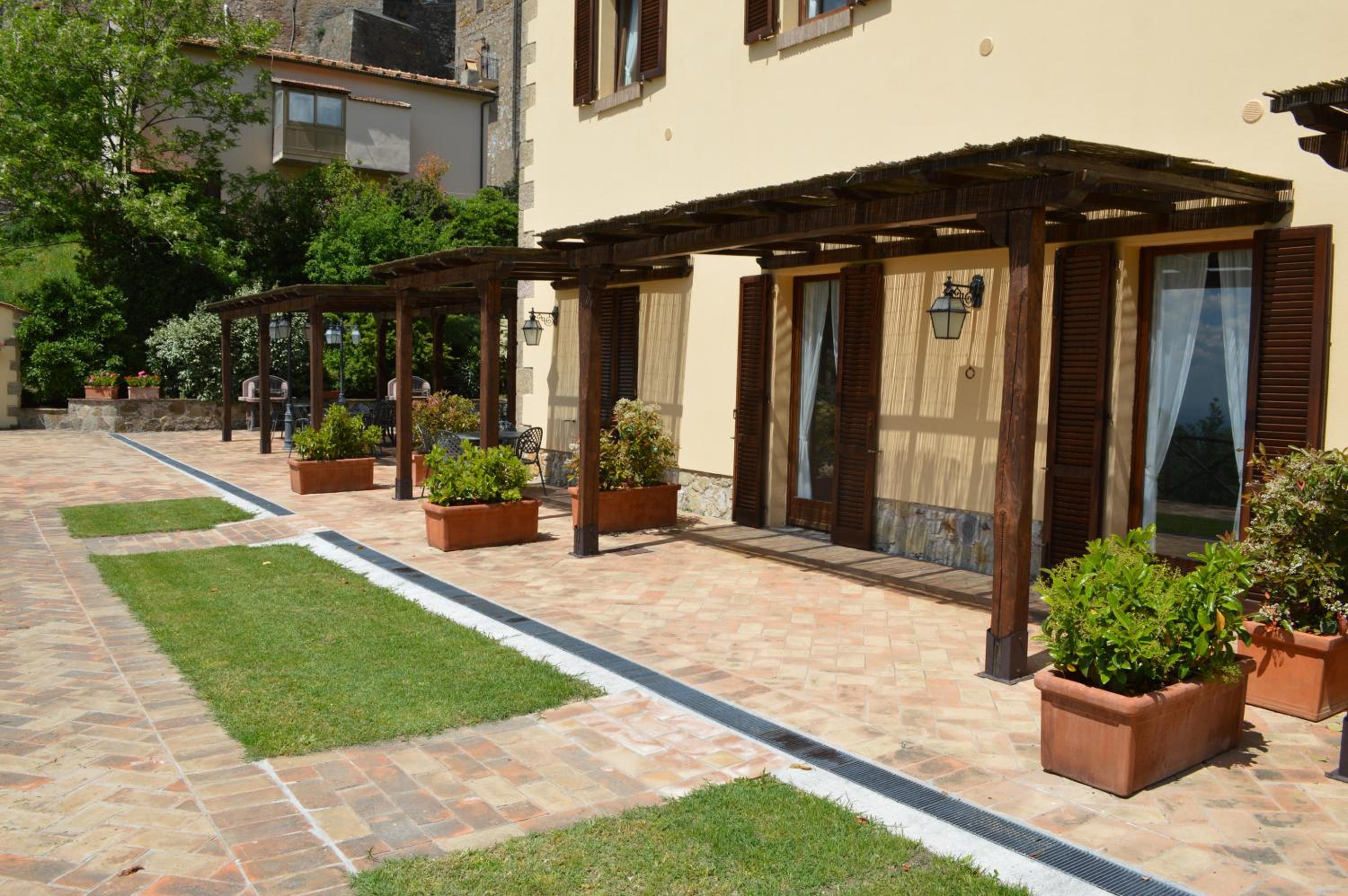 Apartment with Terrace - Photo 17