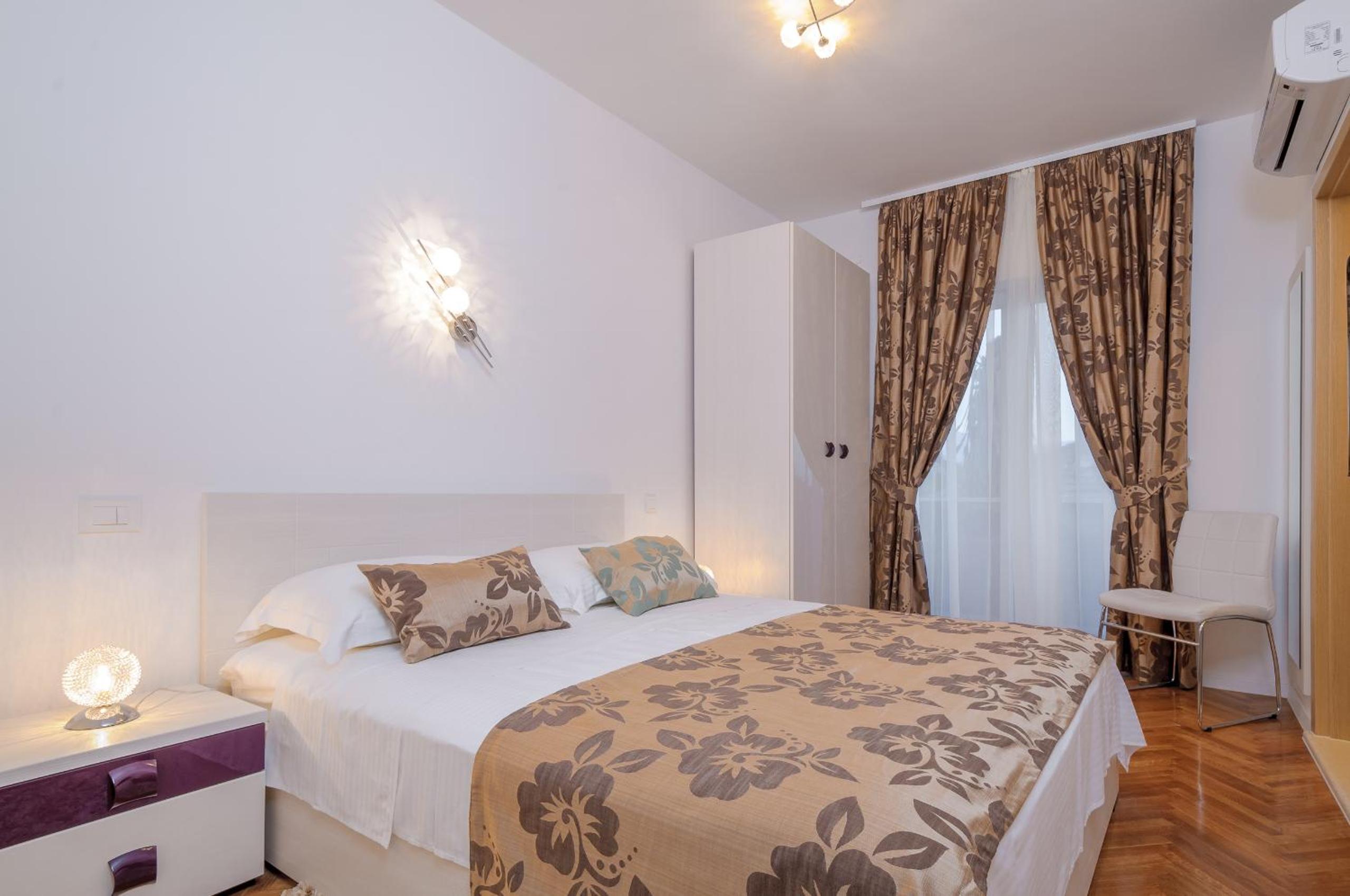 Double Room with Balcony and Sea View - First Floor photo 2