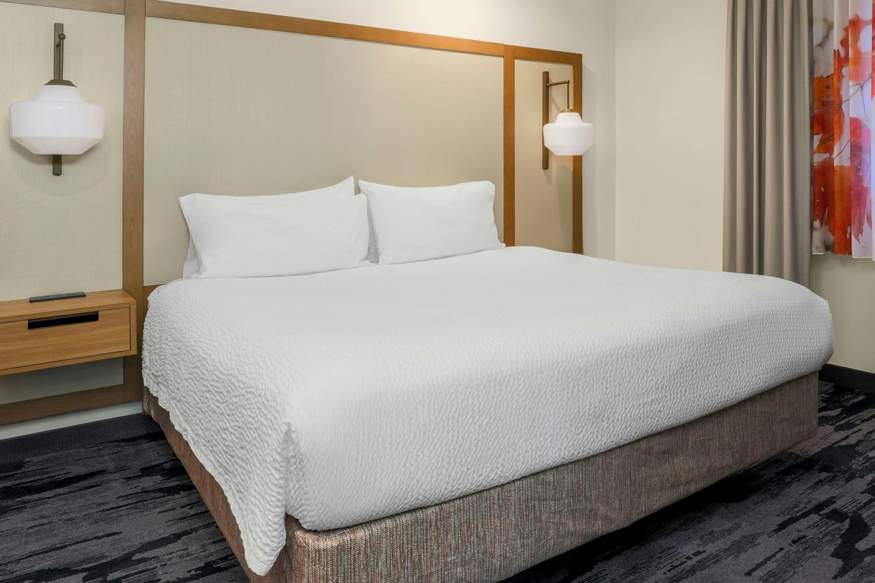 King Room with Roll-In Shower - Mobility Access/Hearing Accessible