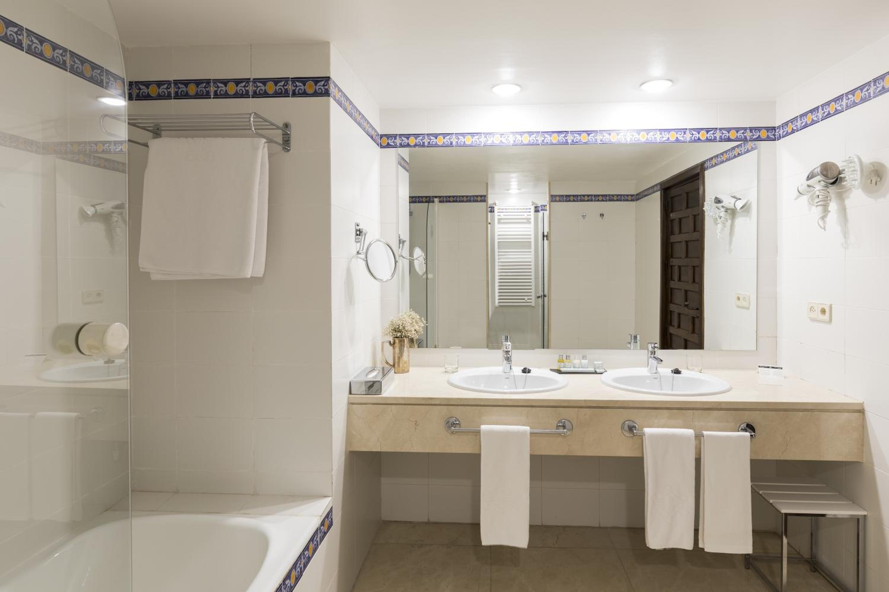 Standard Double Room - Photo 5