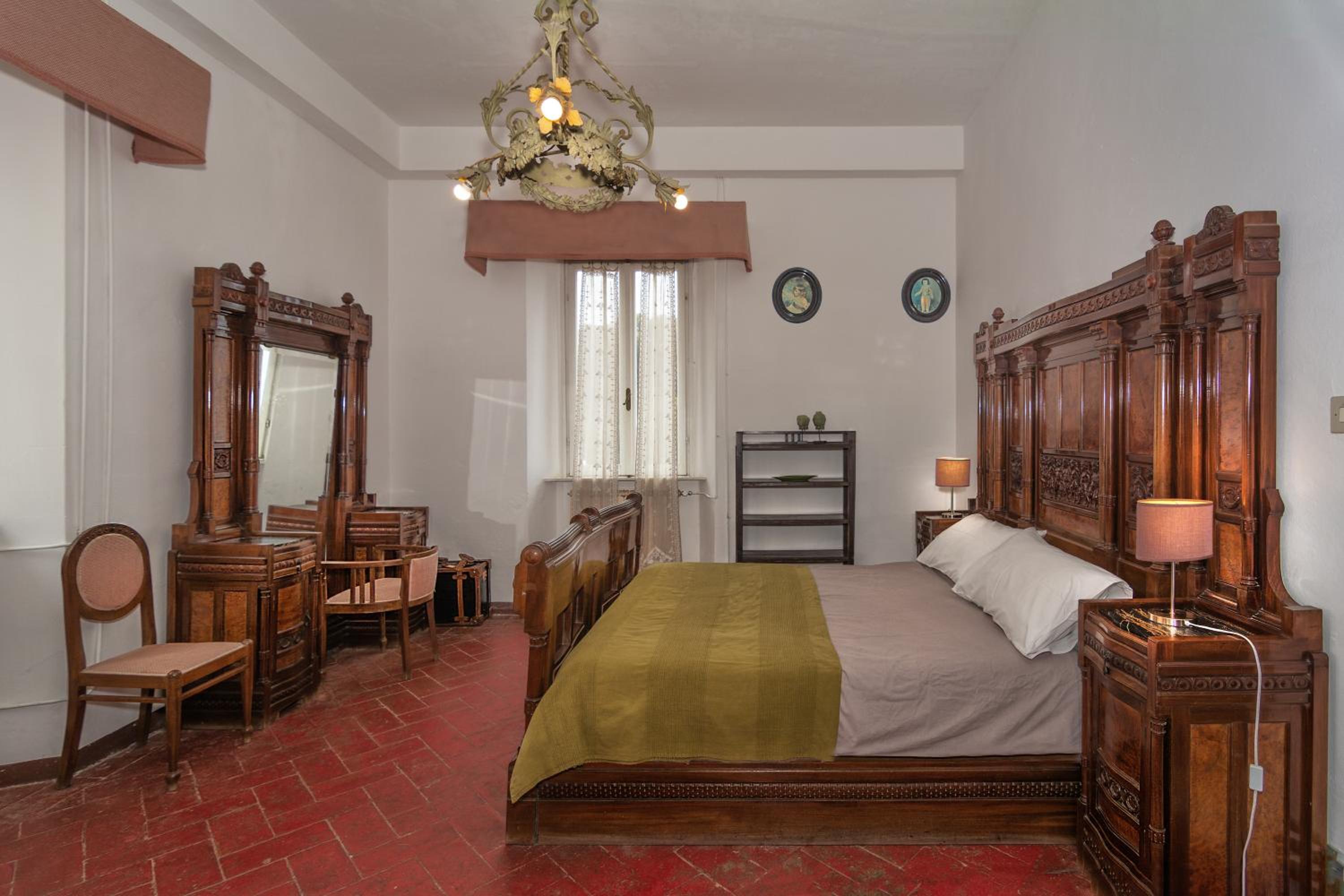 Large Double Room with Private External Bathroom