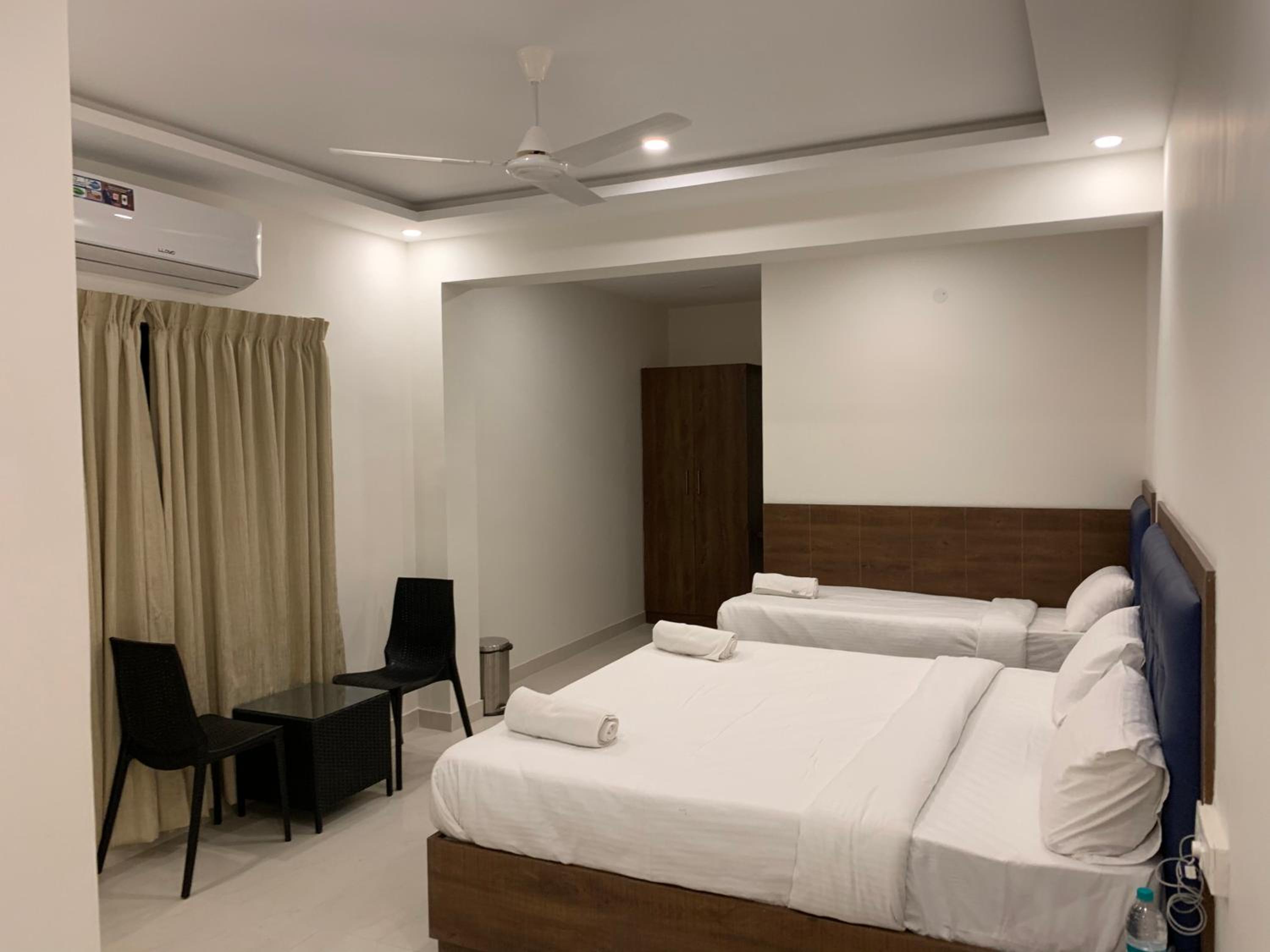 Standard King Room - Photo 5