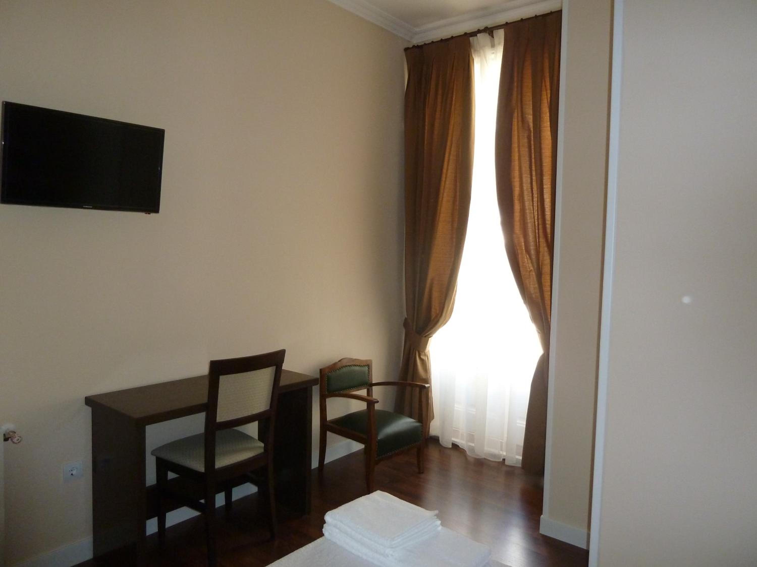 Double or Twin Room - Photo 17