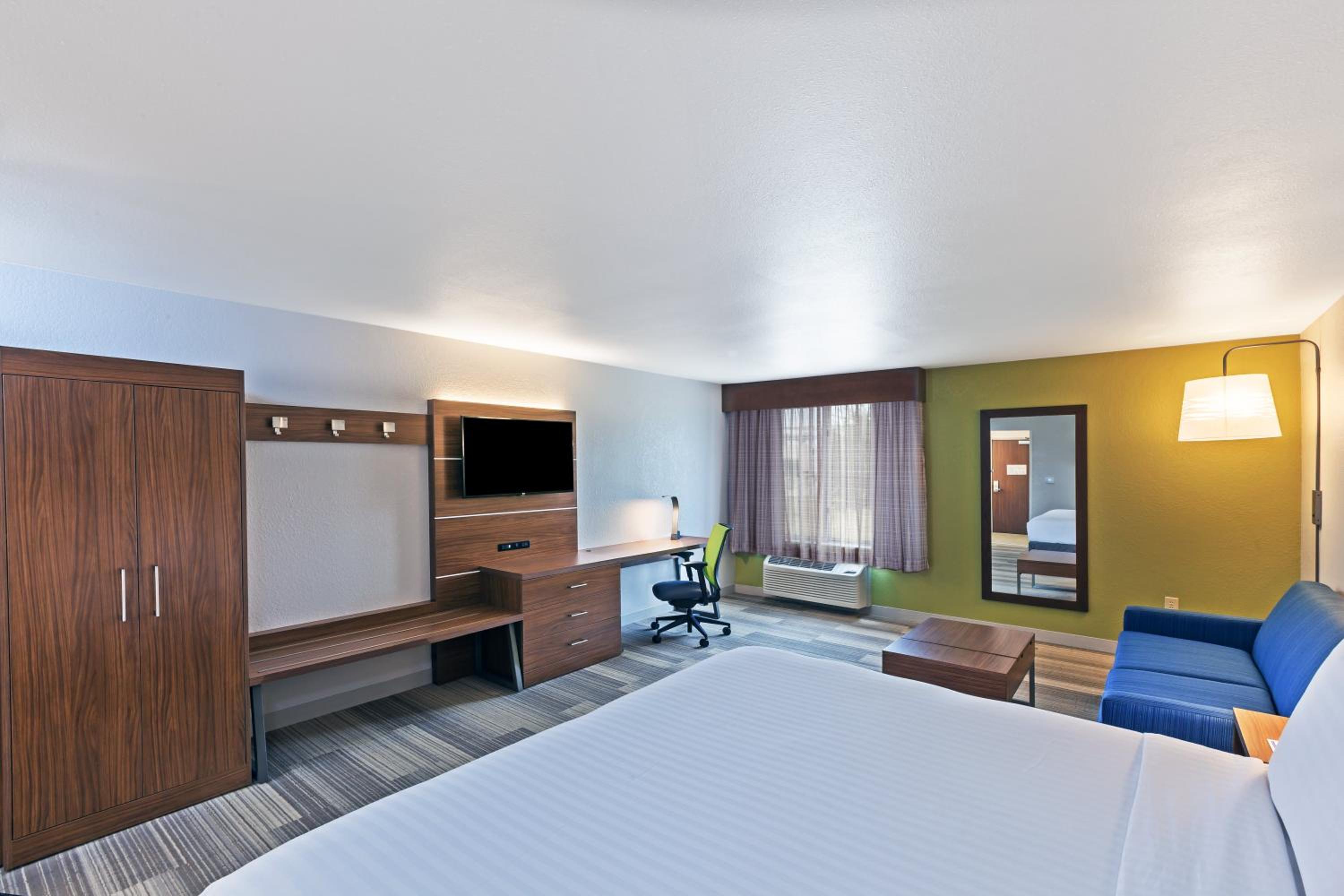 Holiday Inn Express Hotel & Suites Dallas Lewisville by IHG