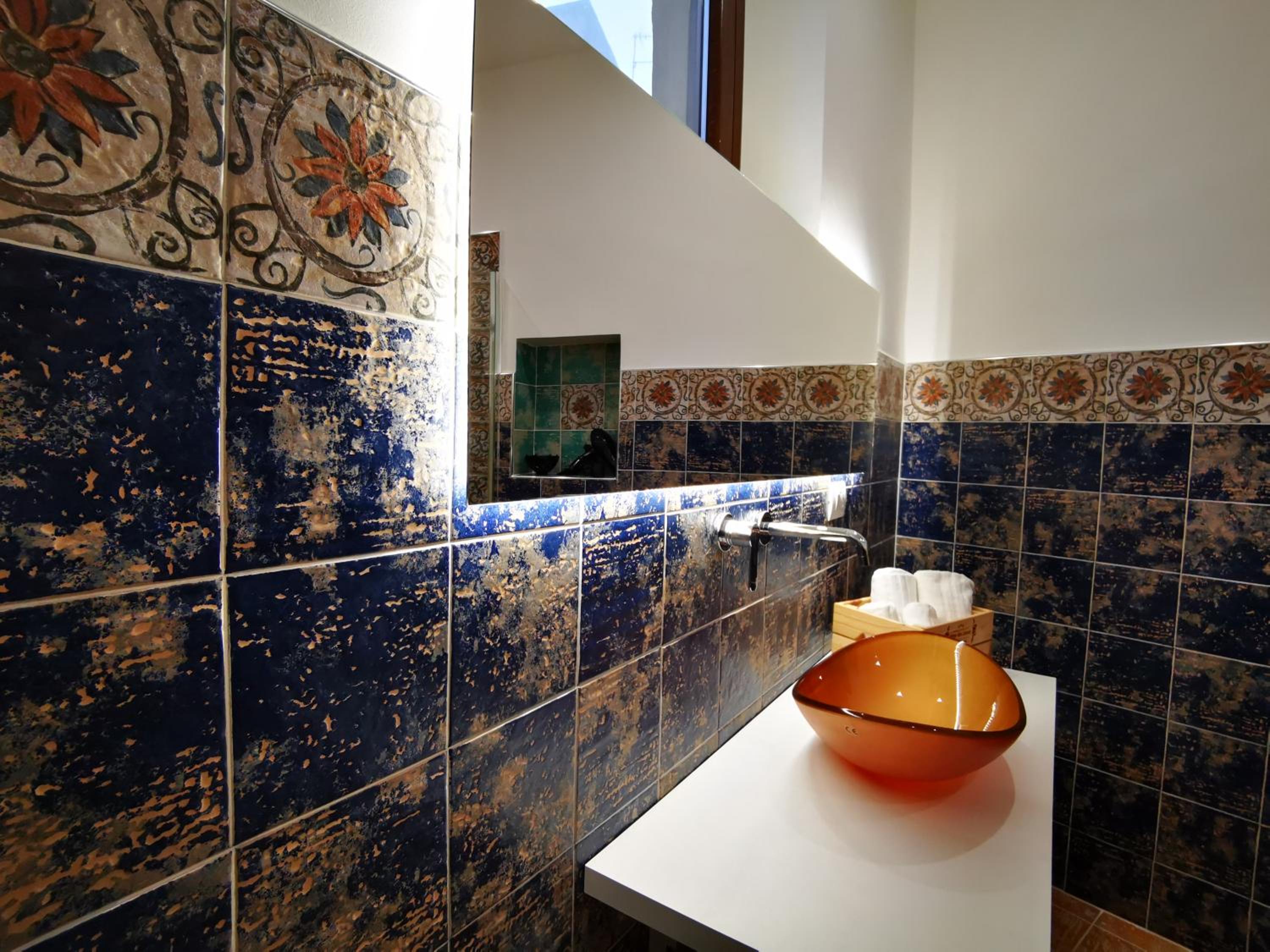 Deluxe Suite with Spa Bath - Photo 5