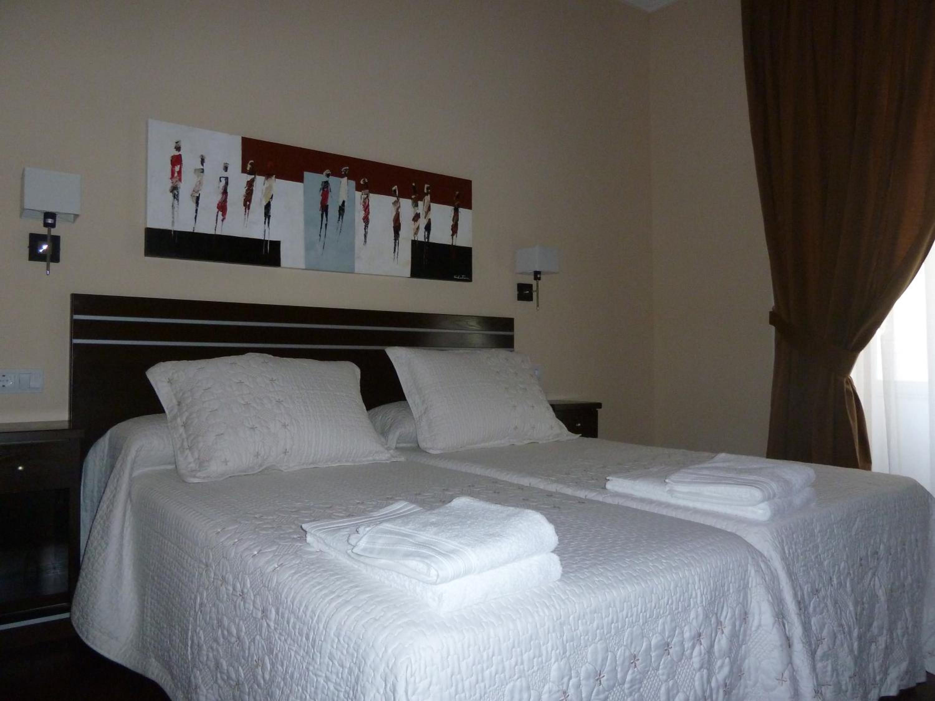 Double or Twin Room - Photo 3