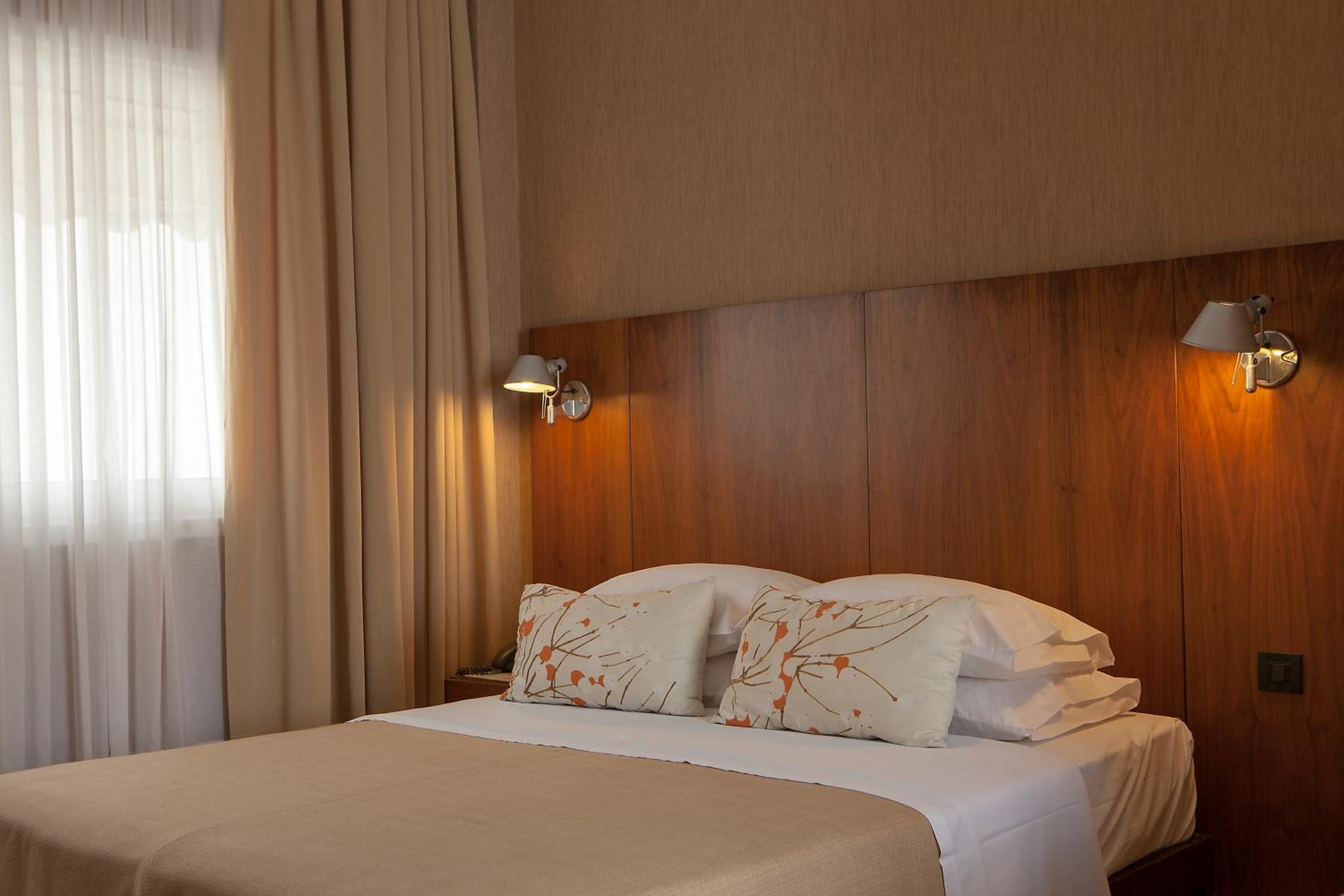 Bed & Sleeping Area