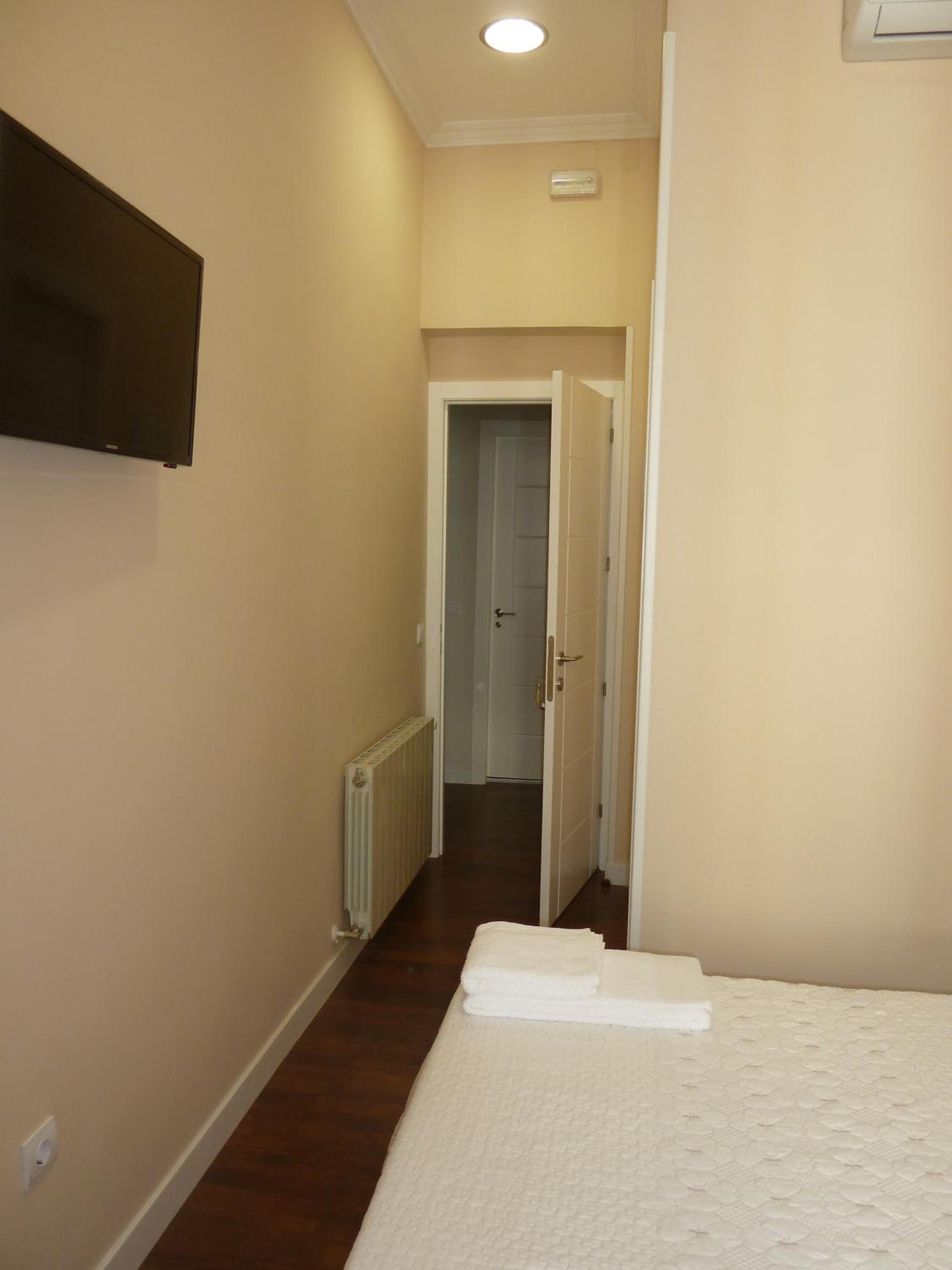 Double or Twin Room - Photo 6