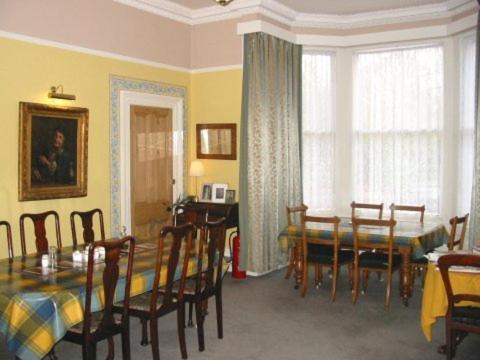 Family Room (2 Adults + 2 Children) photo 2