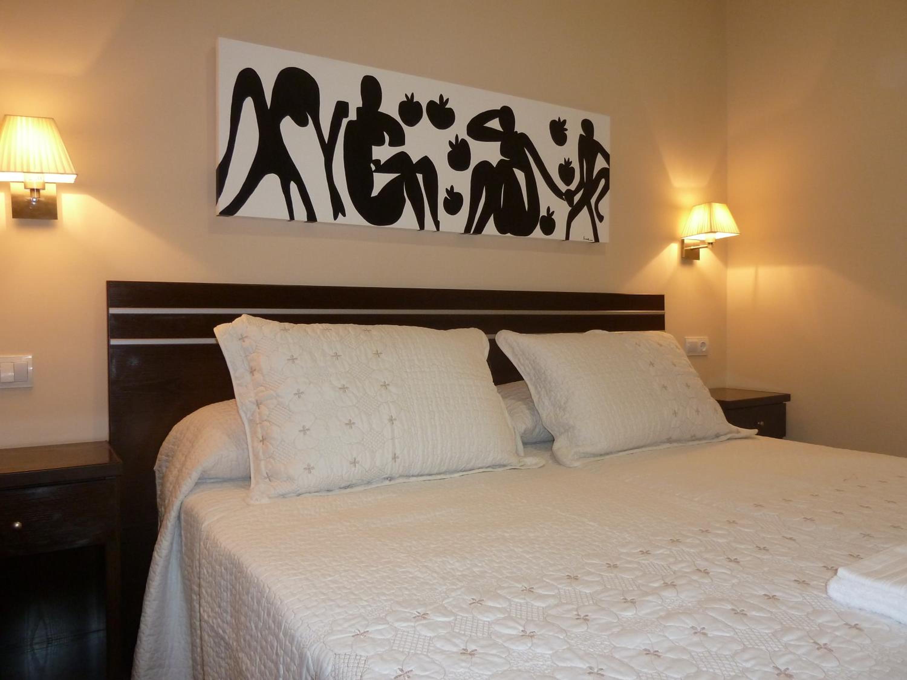 Double or Twin Room - Photo 8