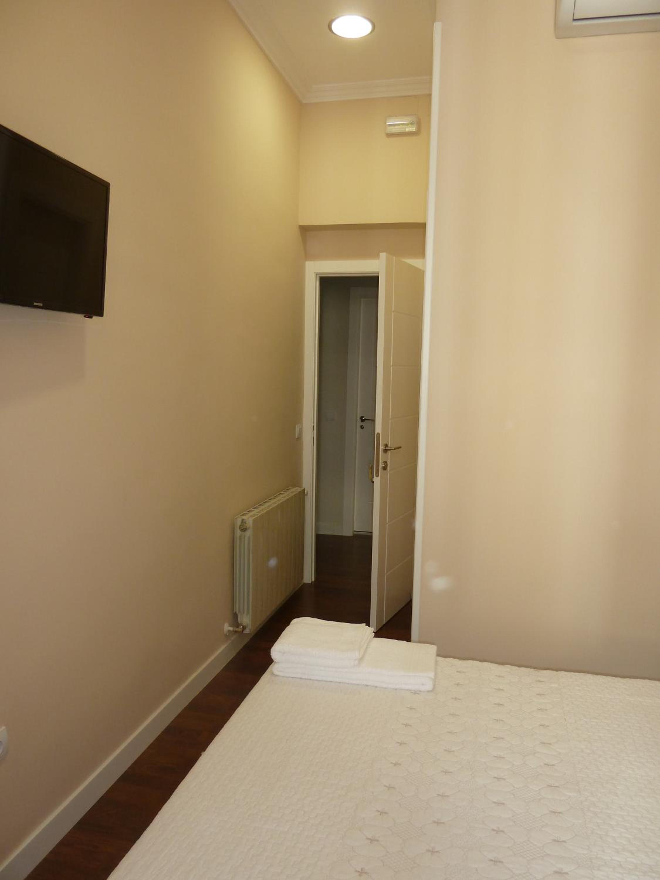 Double or Twin Room - Photo 9