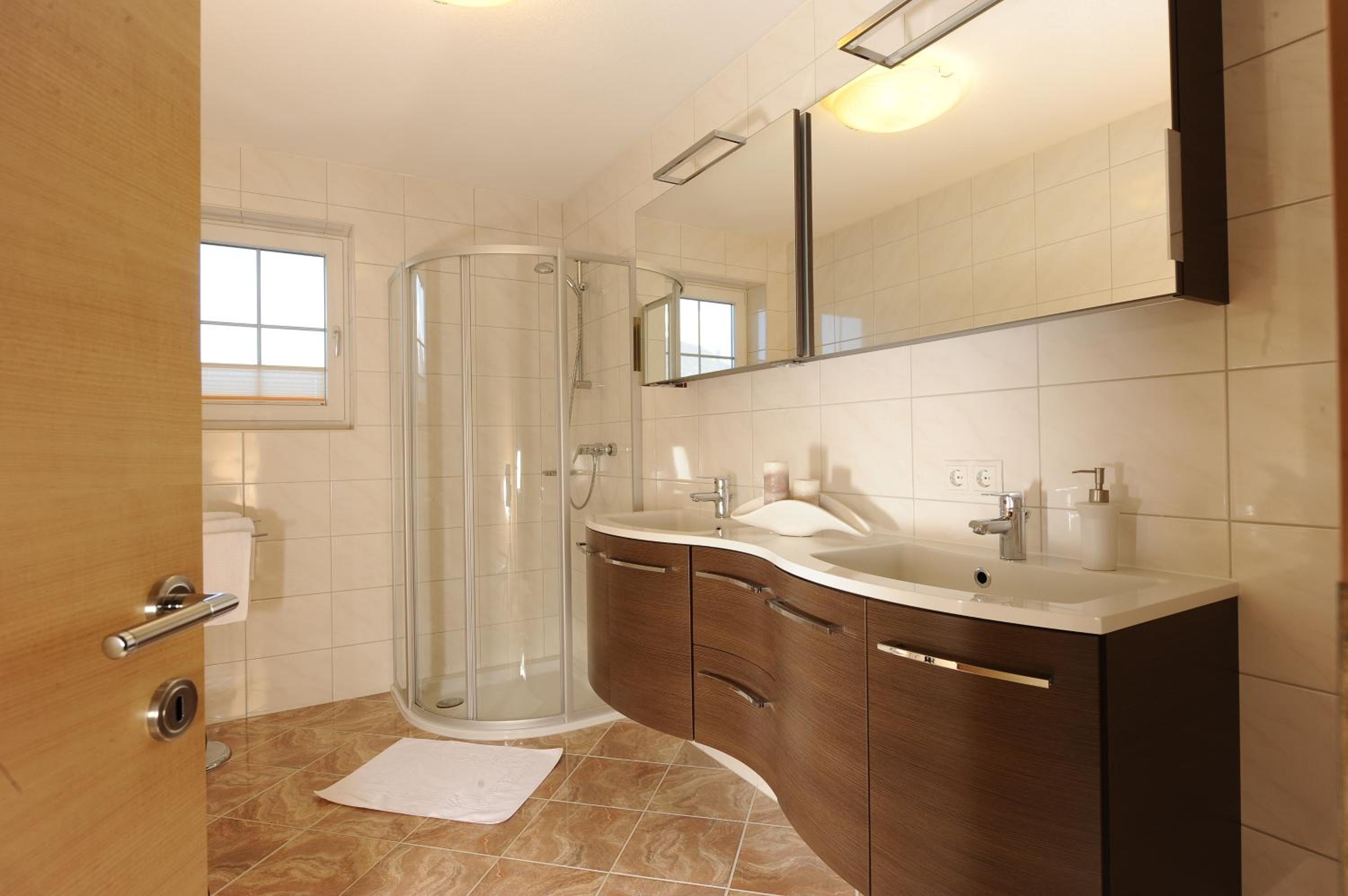 Deluxe Two-Bedroom Apartment with Balcony photo 2