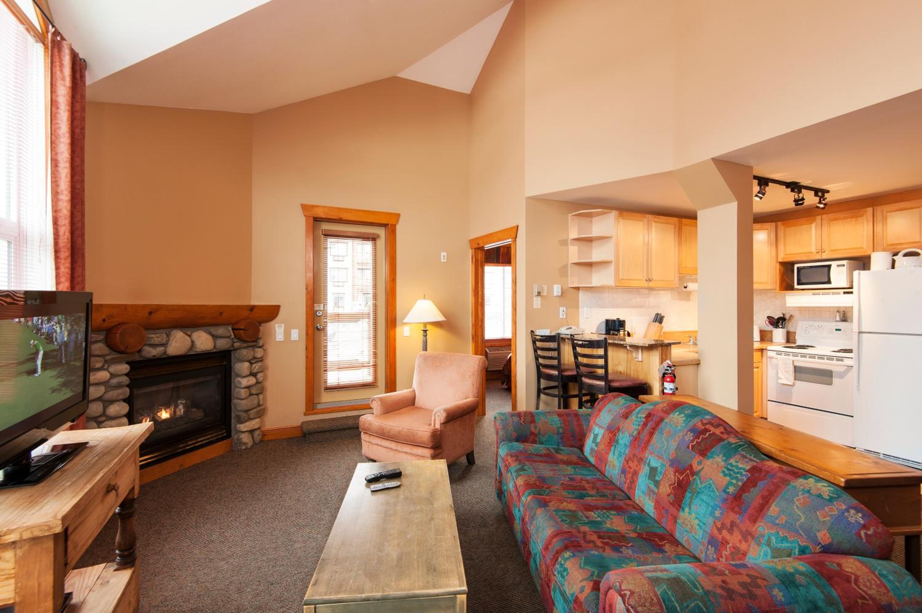One-Bedroom Suite with Kitchen - Photo 1