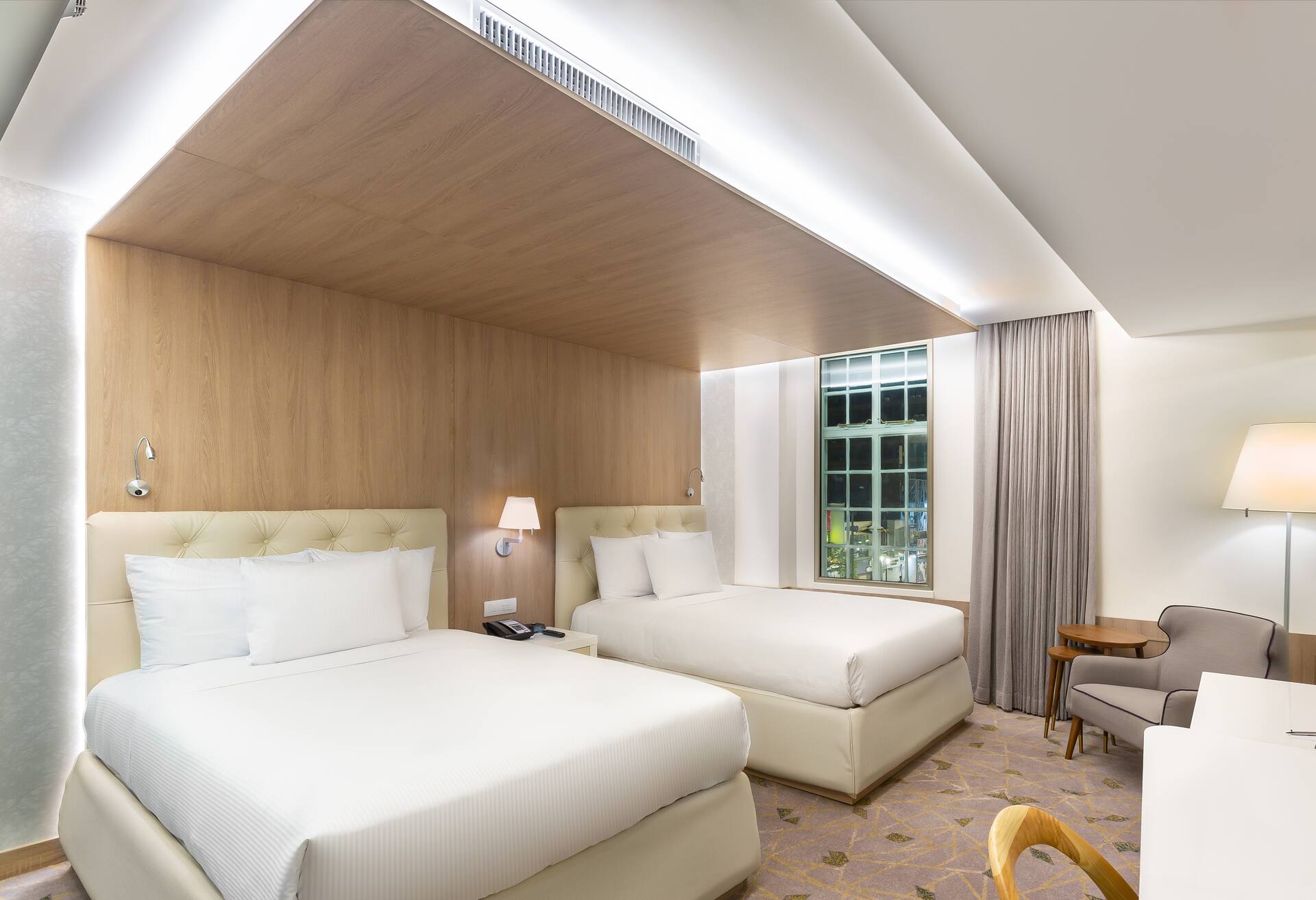2 Double Beds