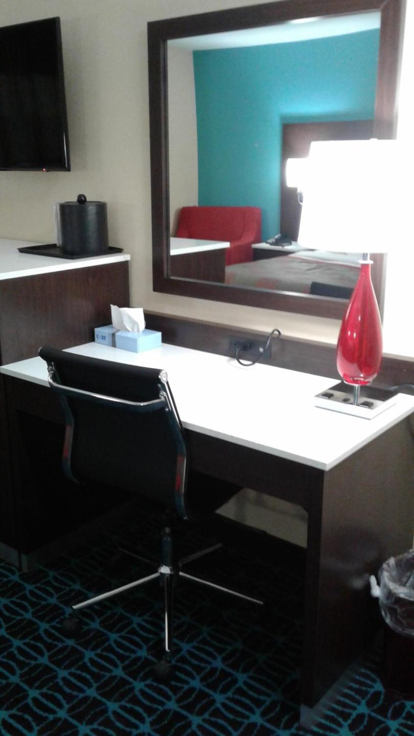 Standard Room with King Bed - Non-Smoking - Photo 2