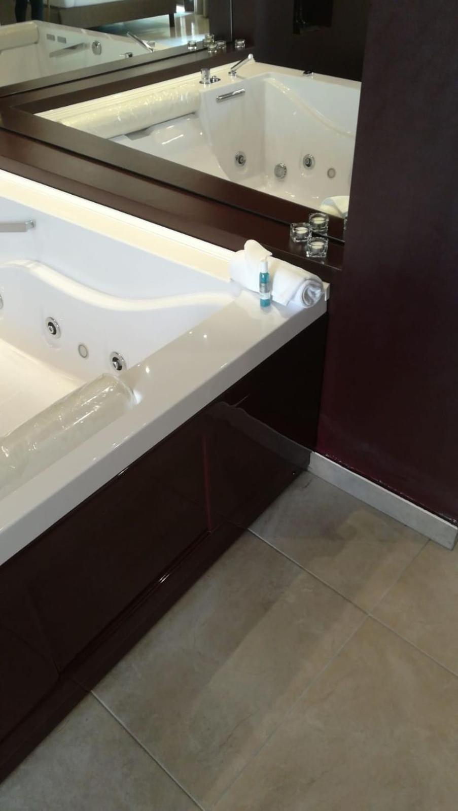 Suite with Spa Bath photo 3