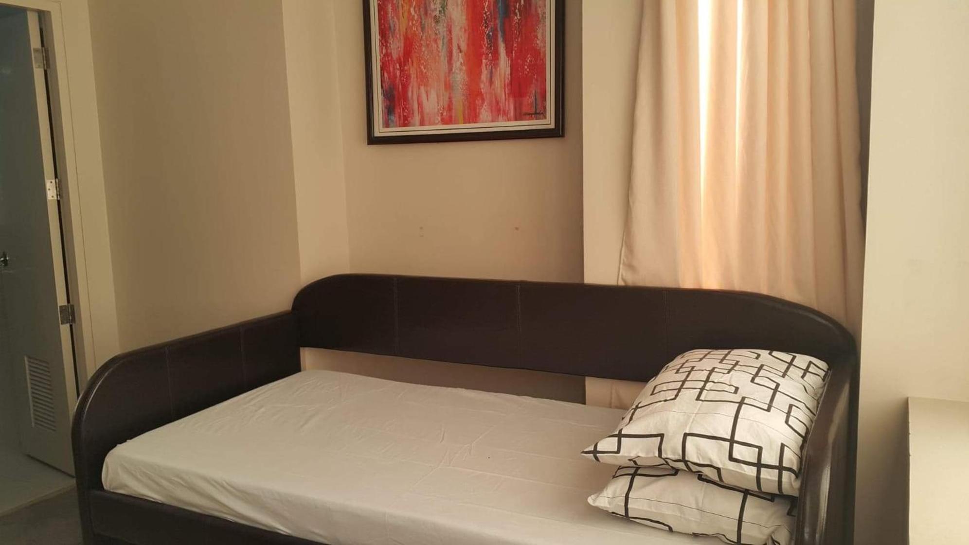 One-Bedroom Apartment - Photo 3