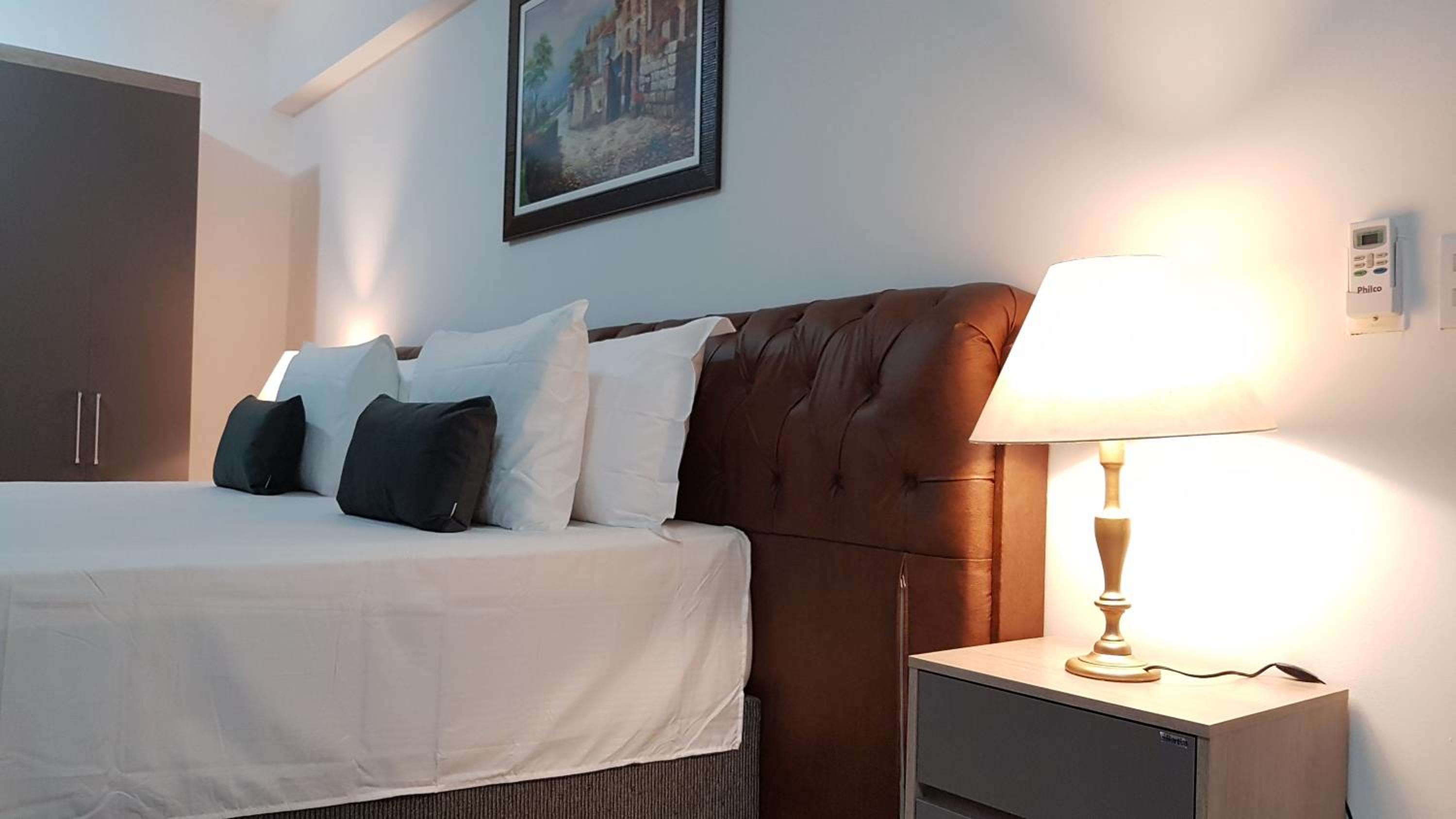 Deluxe King Suite - Photo 4