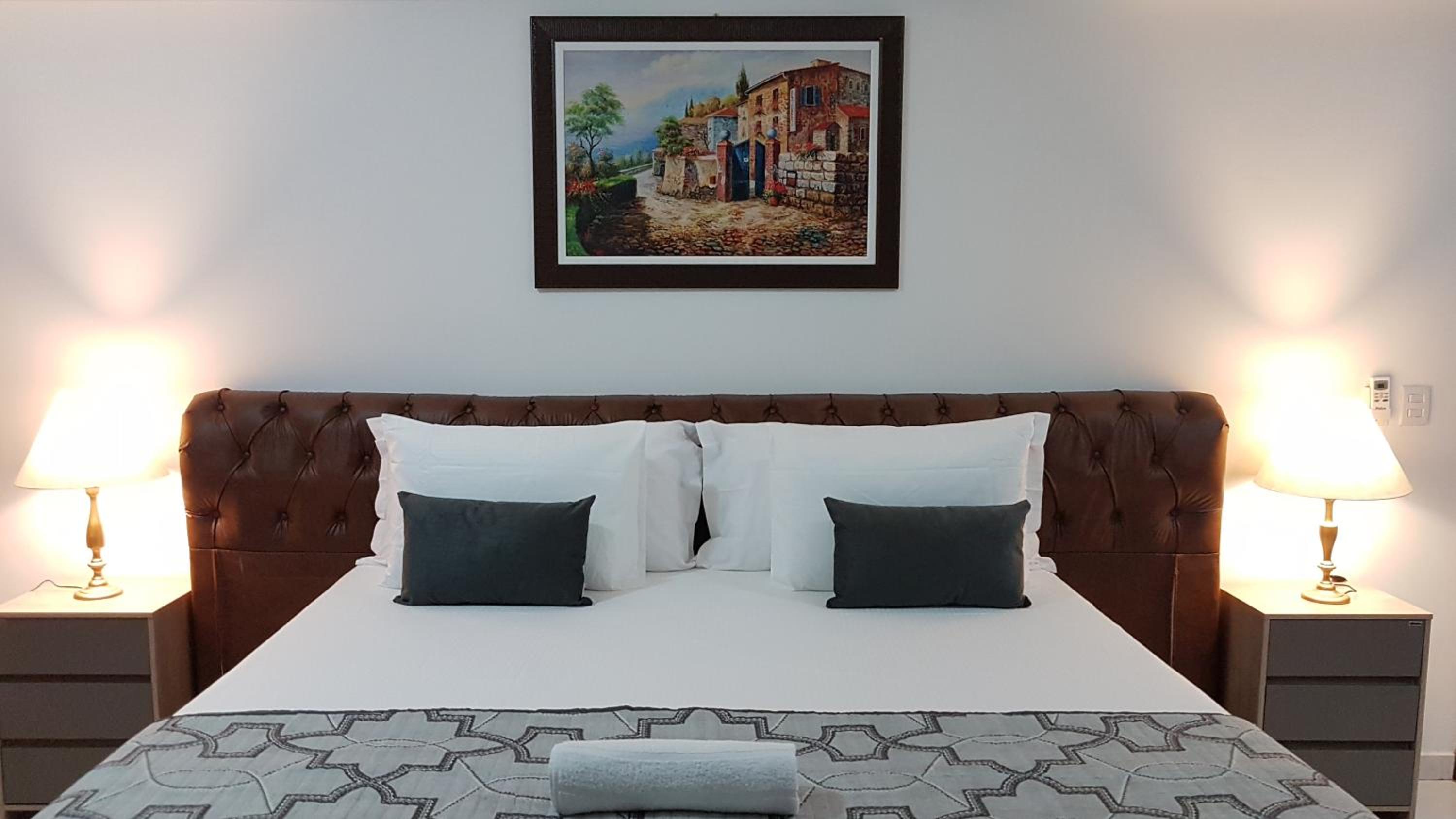 Deluxe King Suite - Photo 6