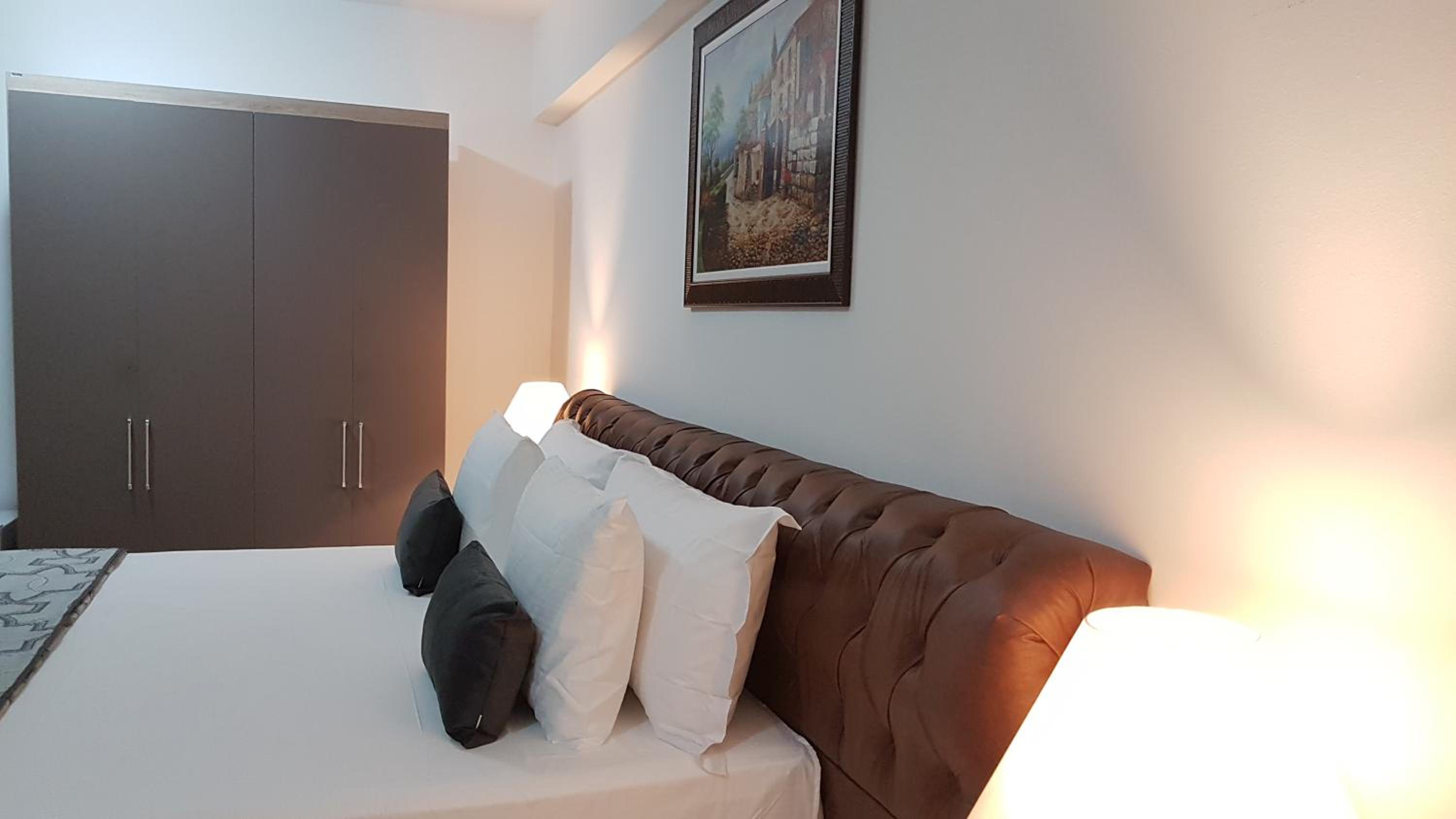 Deluxe King Suite - Photo 9