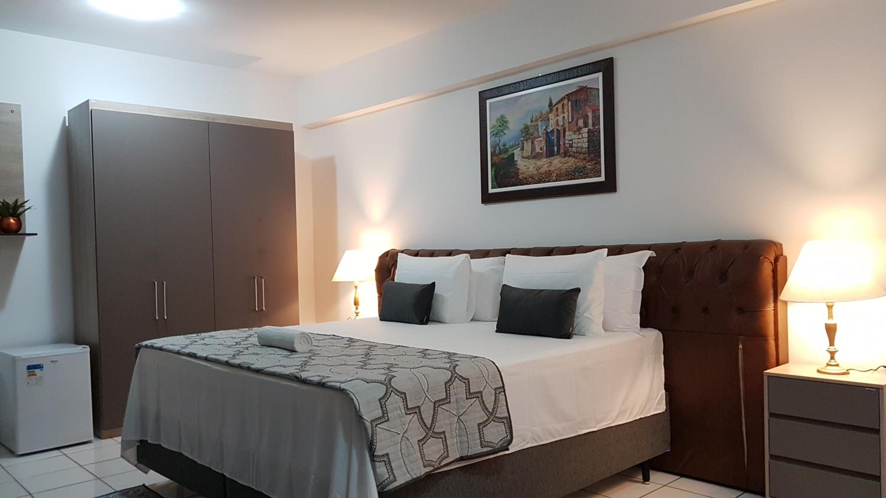 Deluxe King Suite - Photo 10