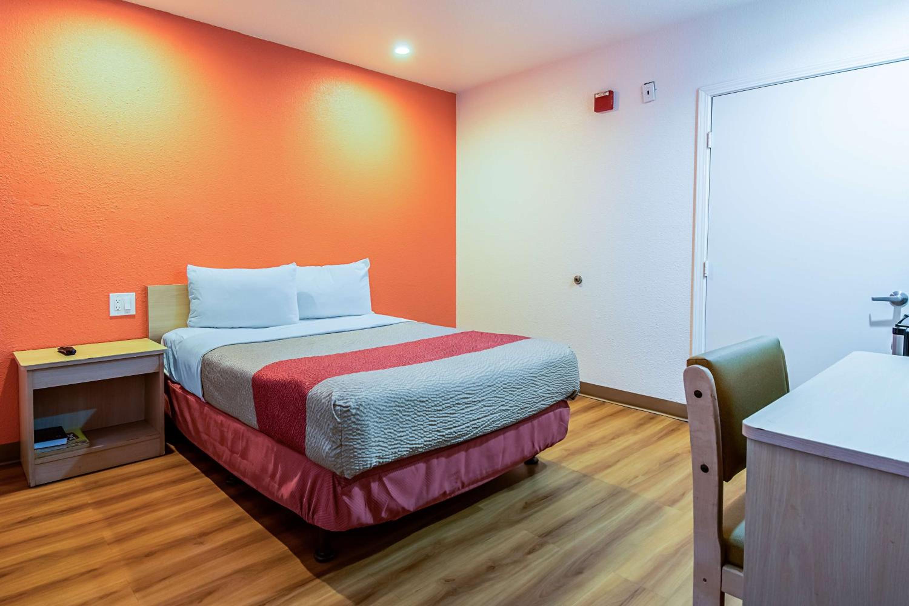 Double Room - Disability Access - Roll In Shower